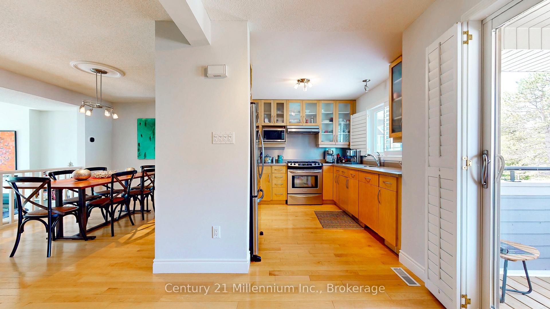 Photo 21 of 36 Lighthouse Lane E, Collingwood — HOMEH