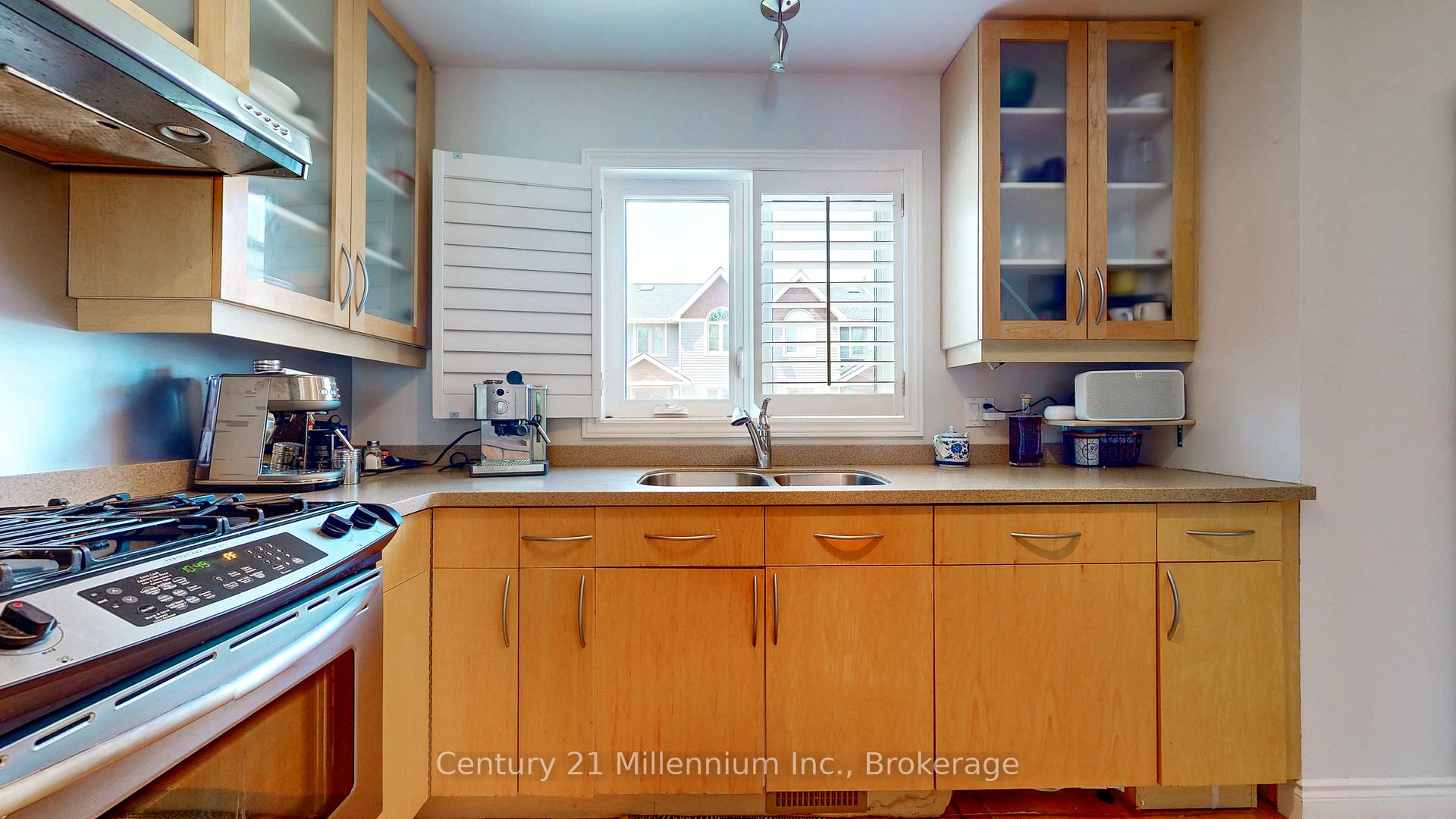 Photo 23 of 36 Lighthouse Lane E, Collingwood — HOMEH