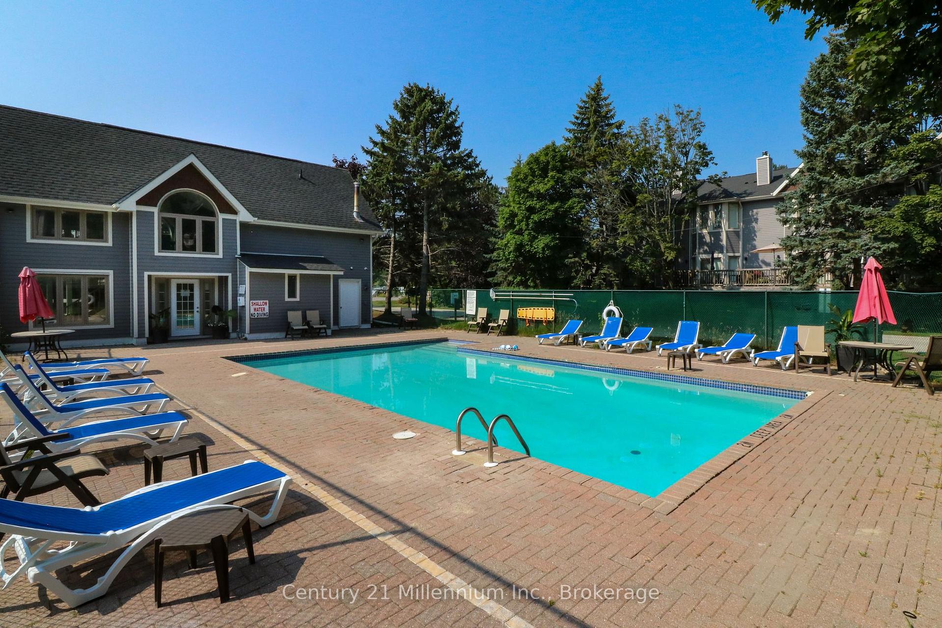 Photo 42 of 36 Lighthouse Lane E, Collingwood — HOMEH