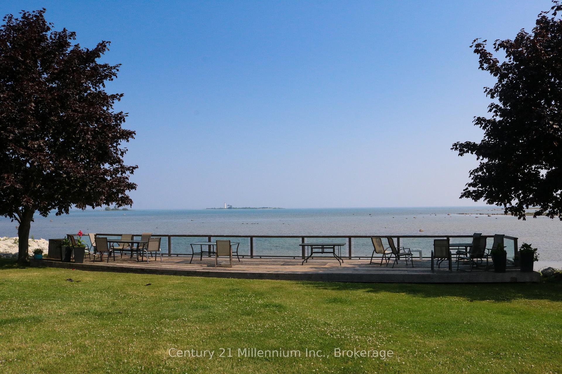 Photo 45 of 36 Lighthouse Lane E, Collingwood — HOMEH