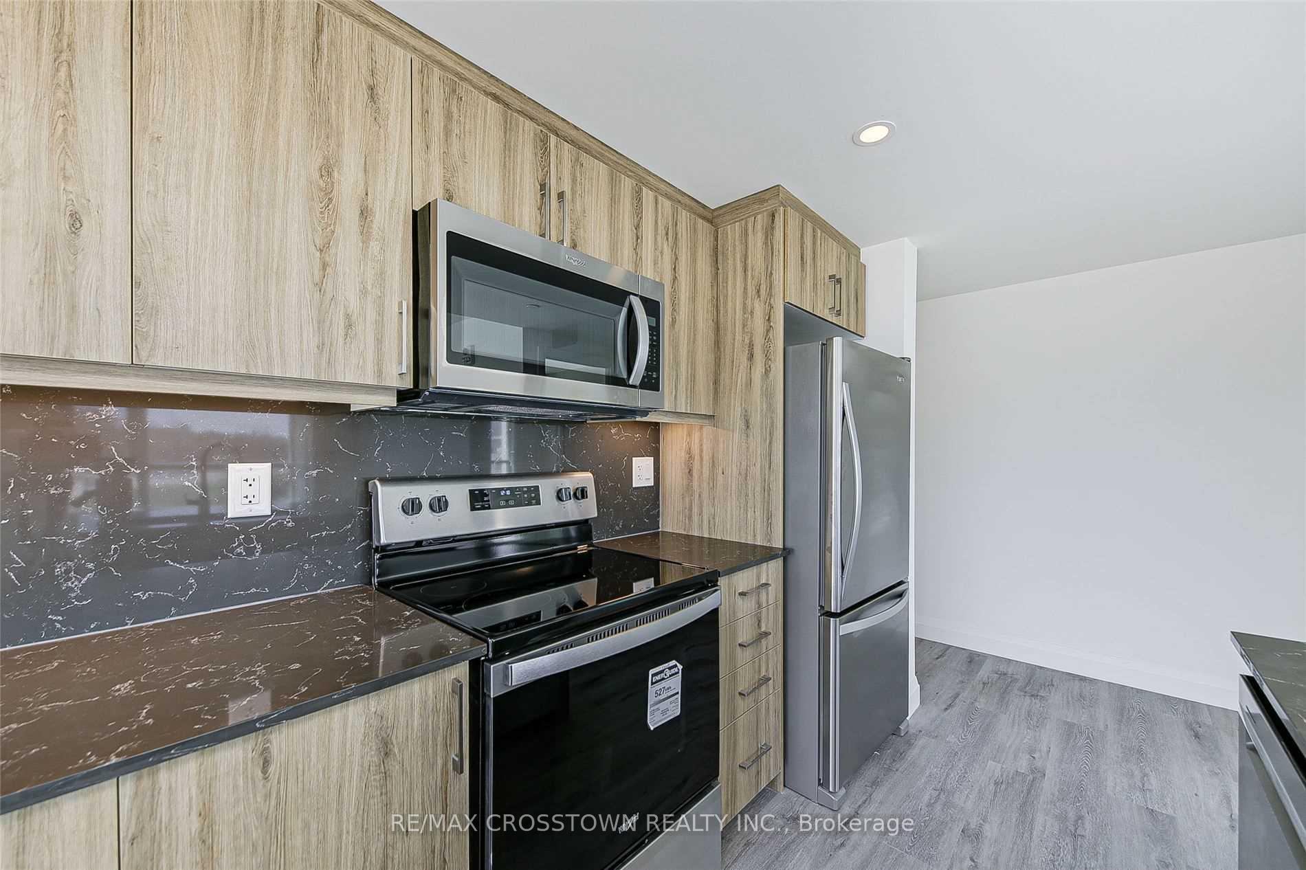 Photo 8 of Unit 712, 58 Lakeside Terrace, Barrie, Little Lake — HOMEH