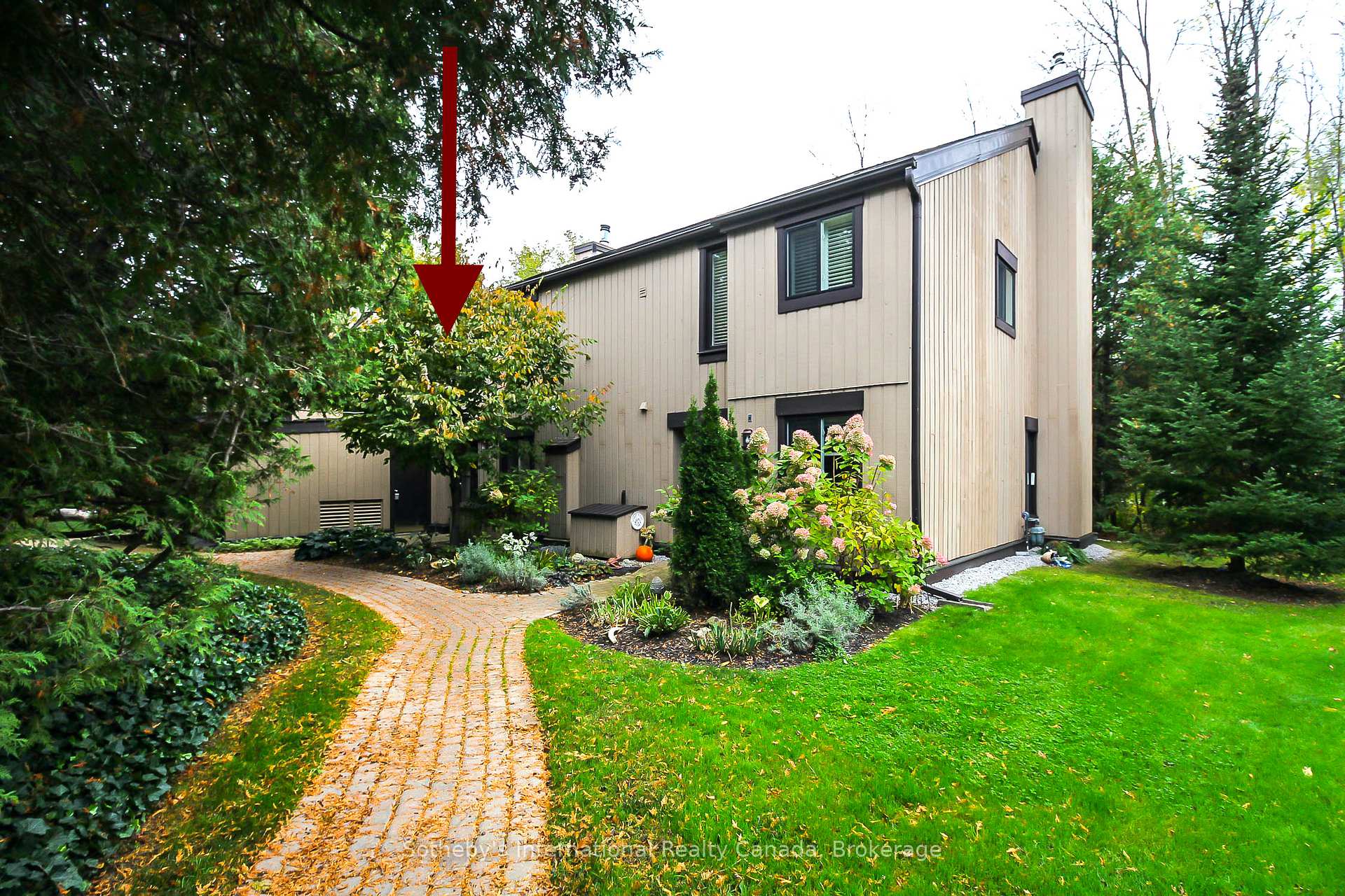 Photo 1 of 110 Escarpment Crescent, Collingwood — HOMEH