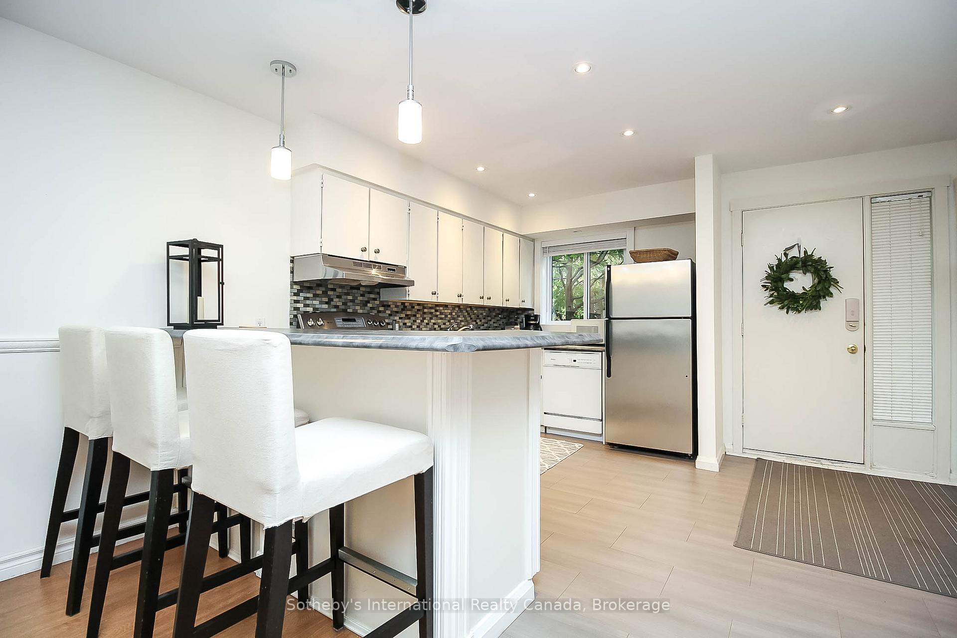 Photo 5 of 110 Escarpment Crescent, Collingwood — HOMEH