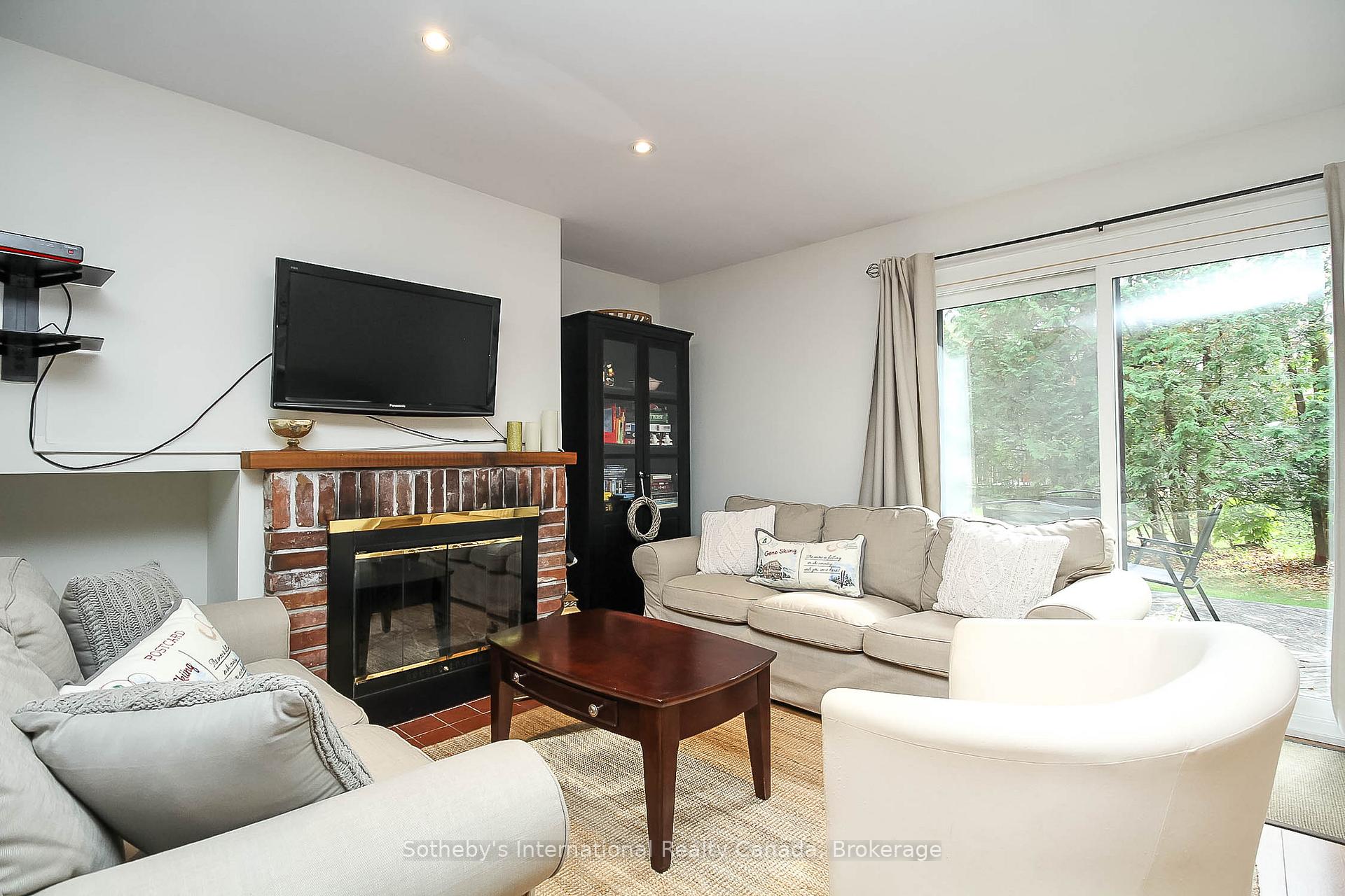 Photo 8 of 110 Escarpment Crescent, Collingwood — HOMEH