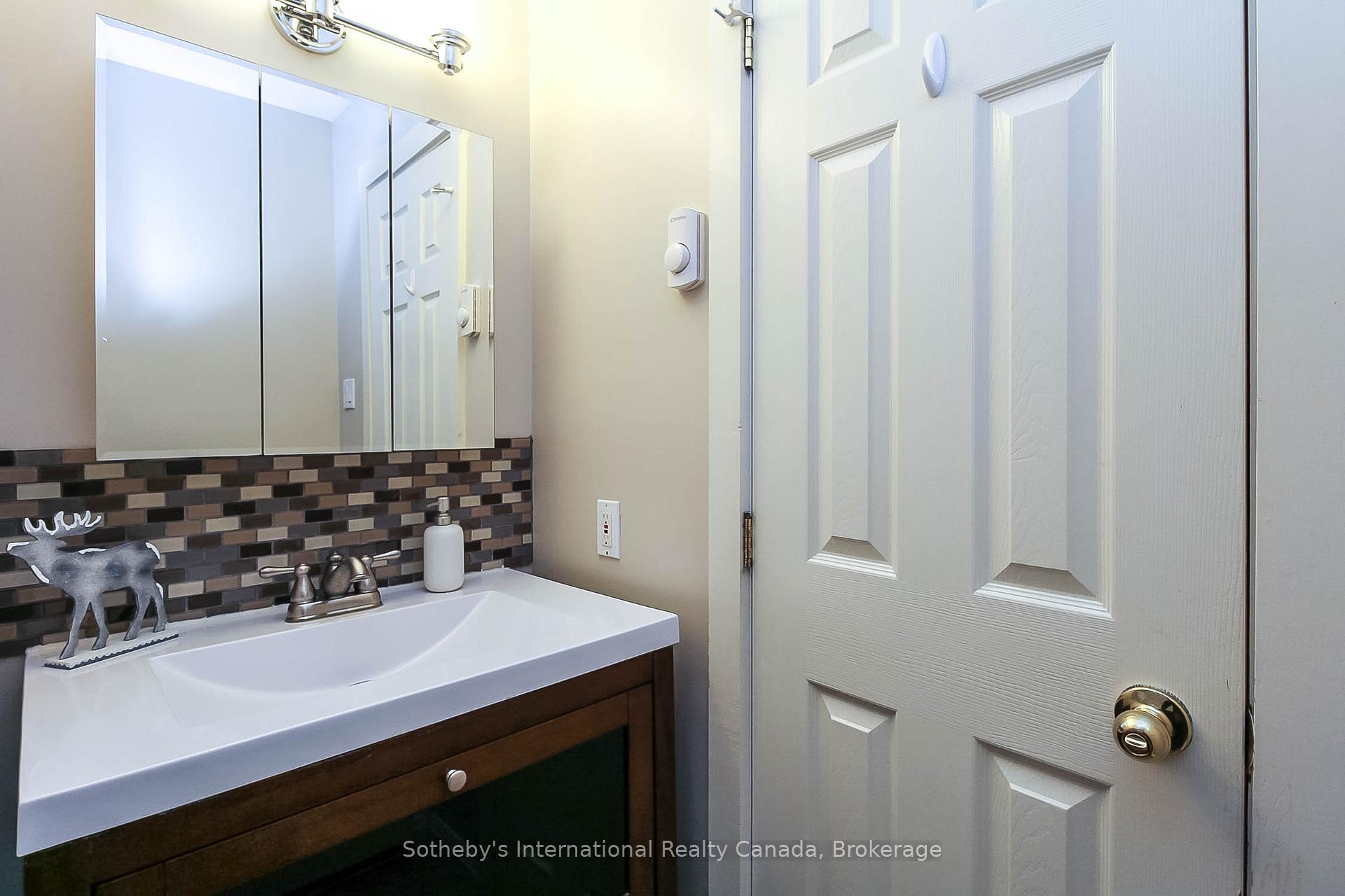 Photo 11 of 110 Escarpment Crescent, Collingwood — HOMEH