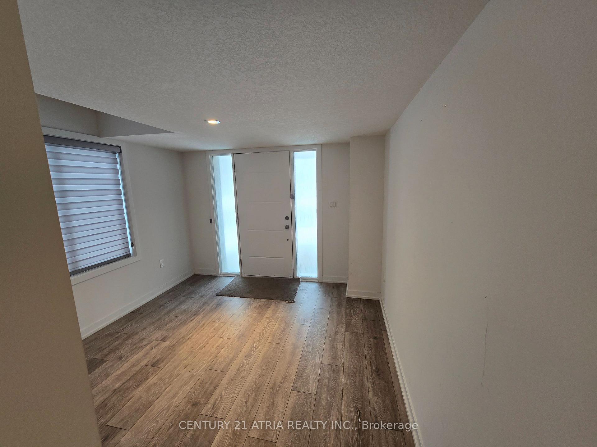 Photo 3 of 203 West Oak Trail S, Kitchener, Rosenburg — HOMEH