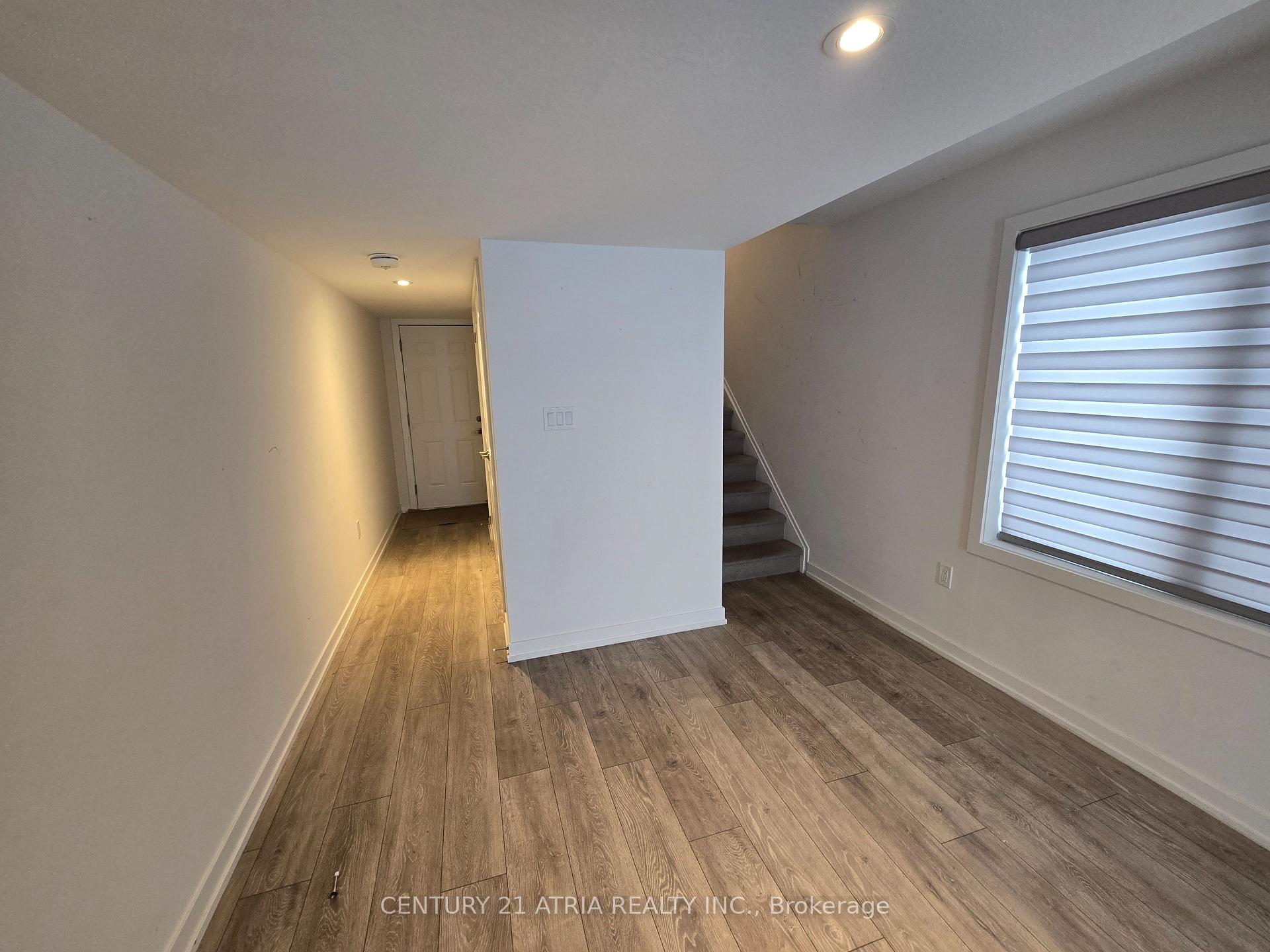 Photo 4 of 203 West Oak Trail S, Kitchener, Rosenburg — HOMEH