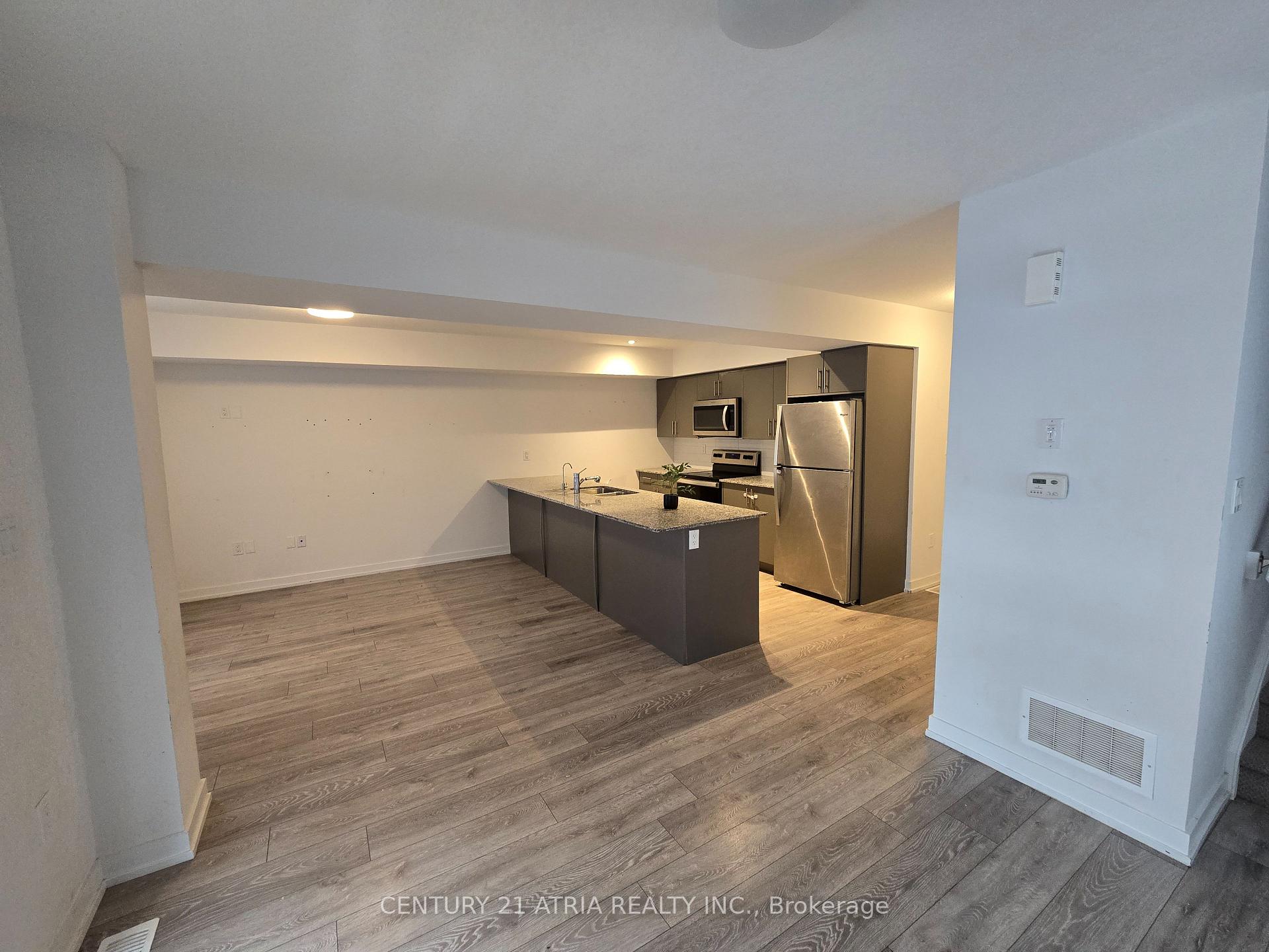 Photo 5 of 203 West Oak Trail S, Kitchener, Rosenburg — HOMEH