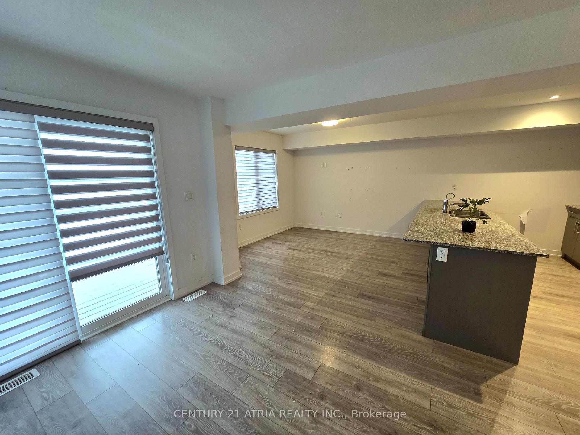 Photo 8 of 203 West Oak Trail S, Kitchener, Rosenburg — HOMEH