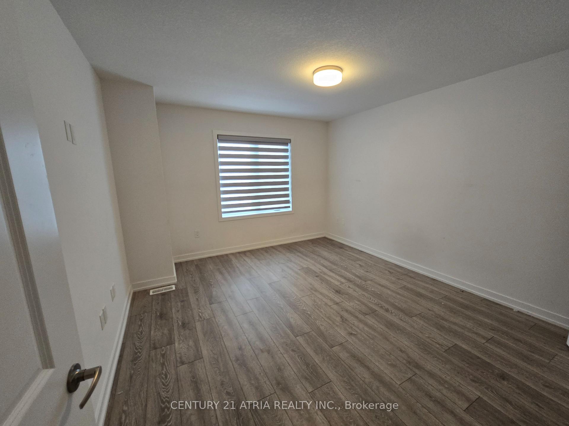 Photo 10 of 203 West Oak Trail S, Kitchener, Rosenburg — HOMEH