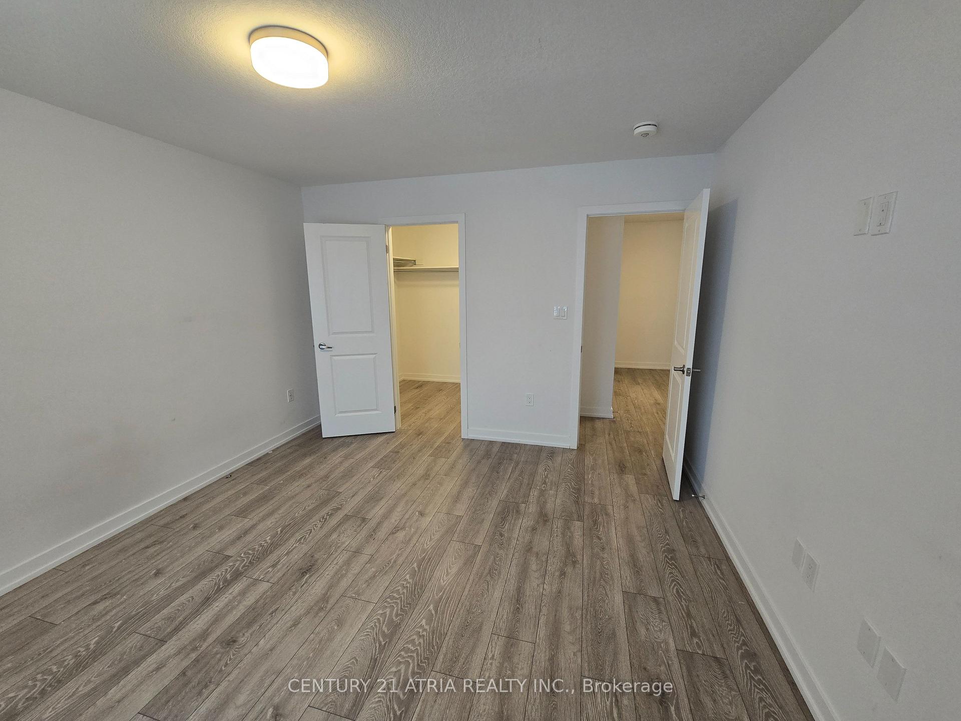 Photo 11 of 203 West Oak Trail S, Kitchener, Rosenburg — HOMEH