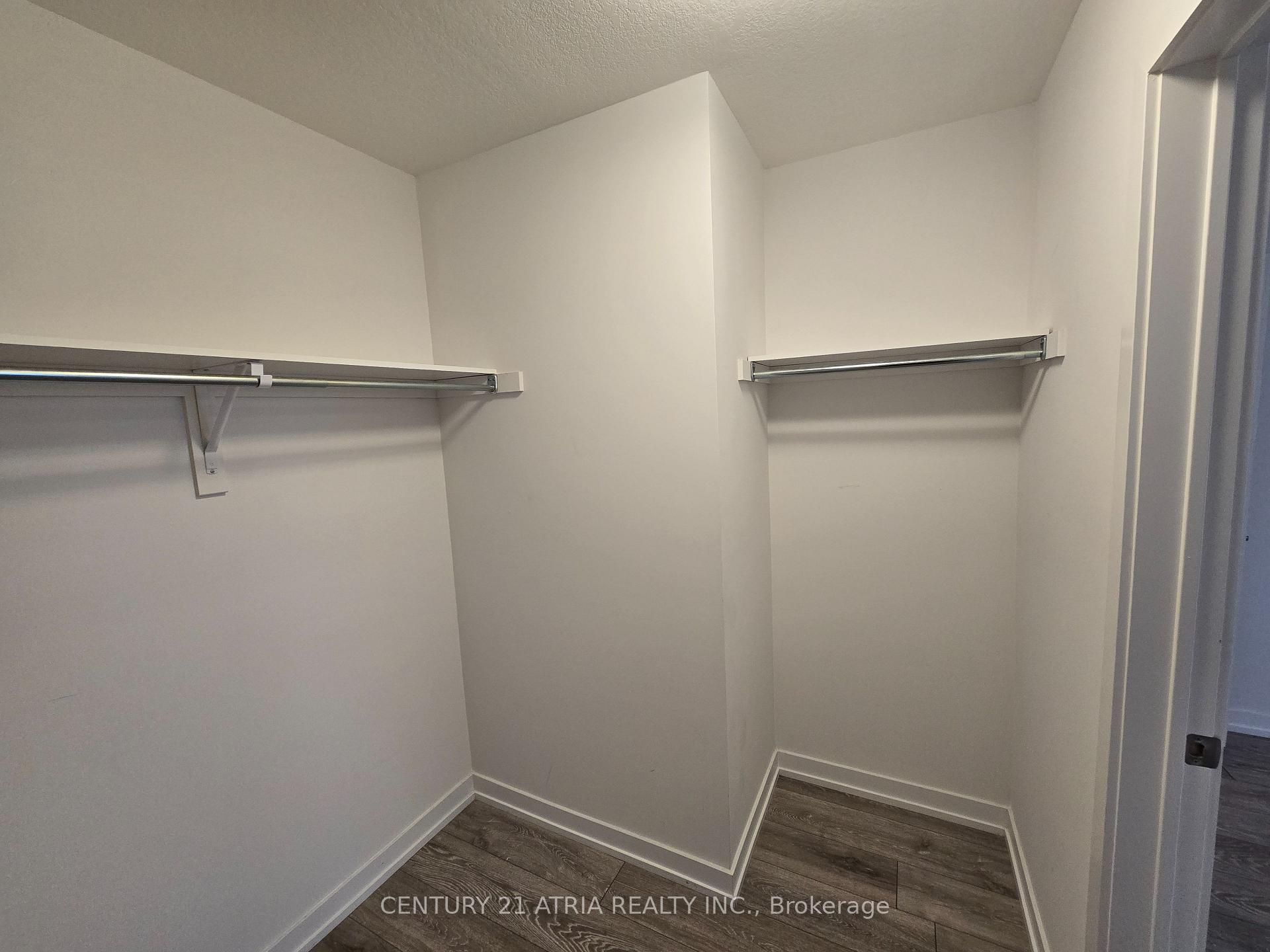 Photo 13 of 203 West Oak Trail S, Kitchener, Rosenburg — HOMEH