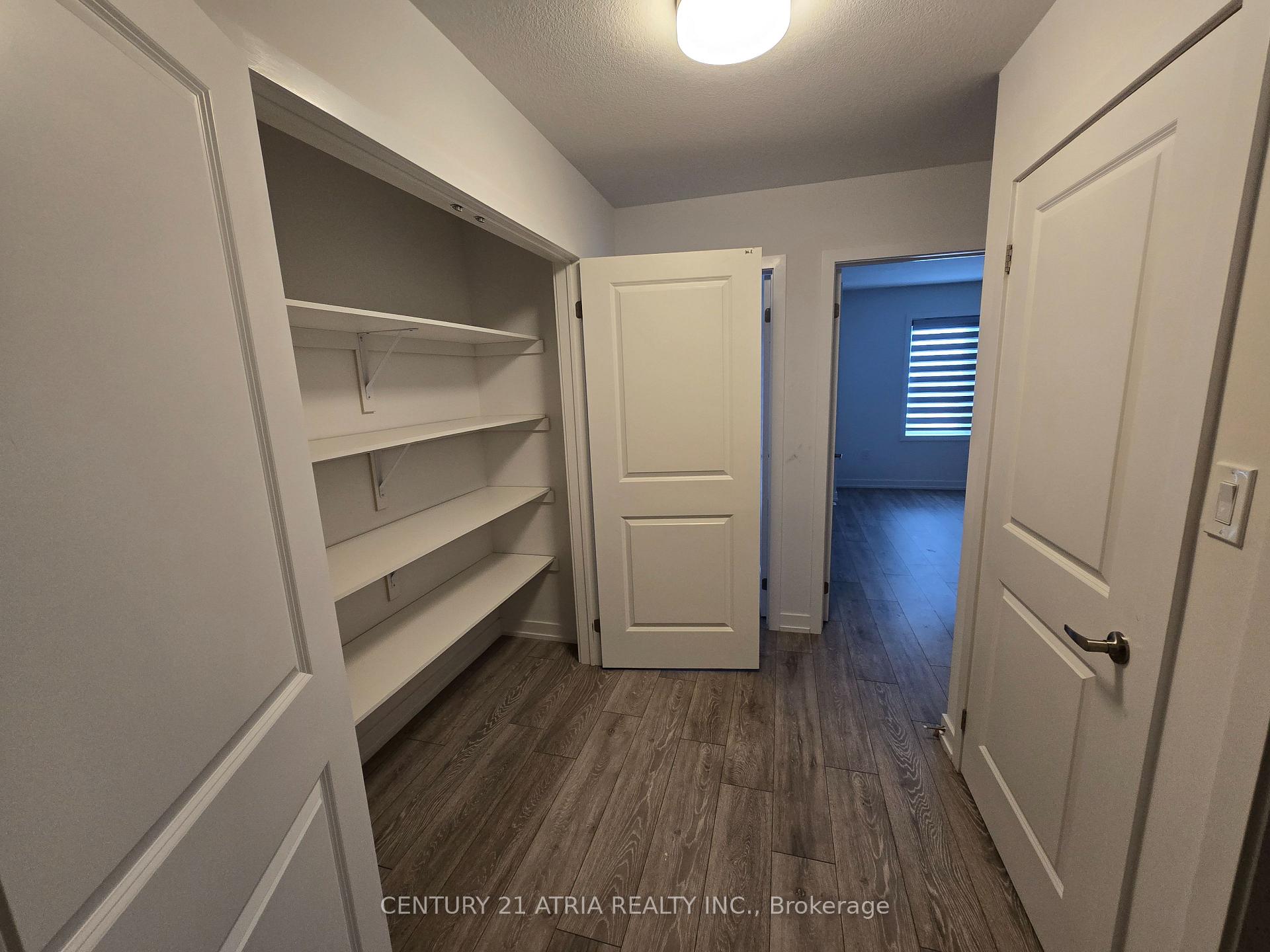 Photo 16 of 203 West Oak Trail S, Kitchener, Rosenburg — HOMEH