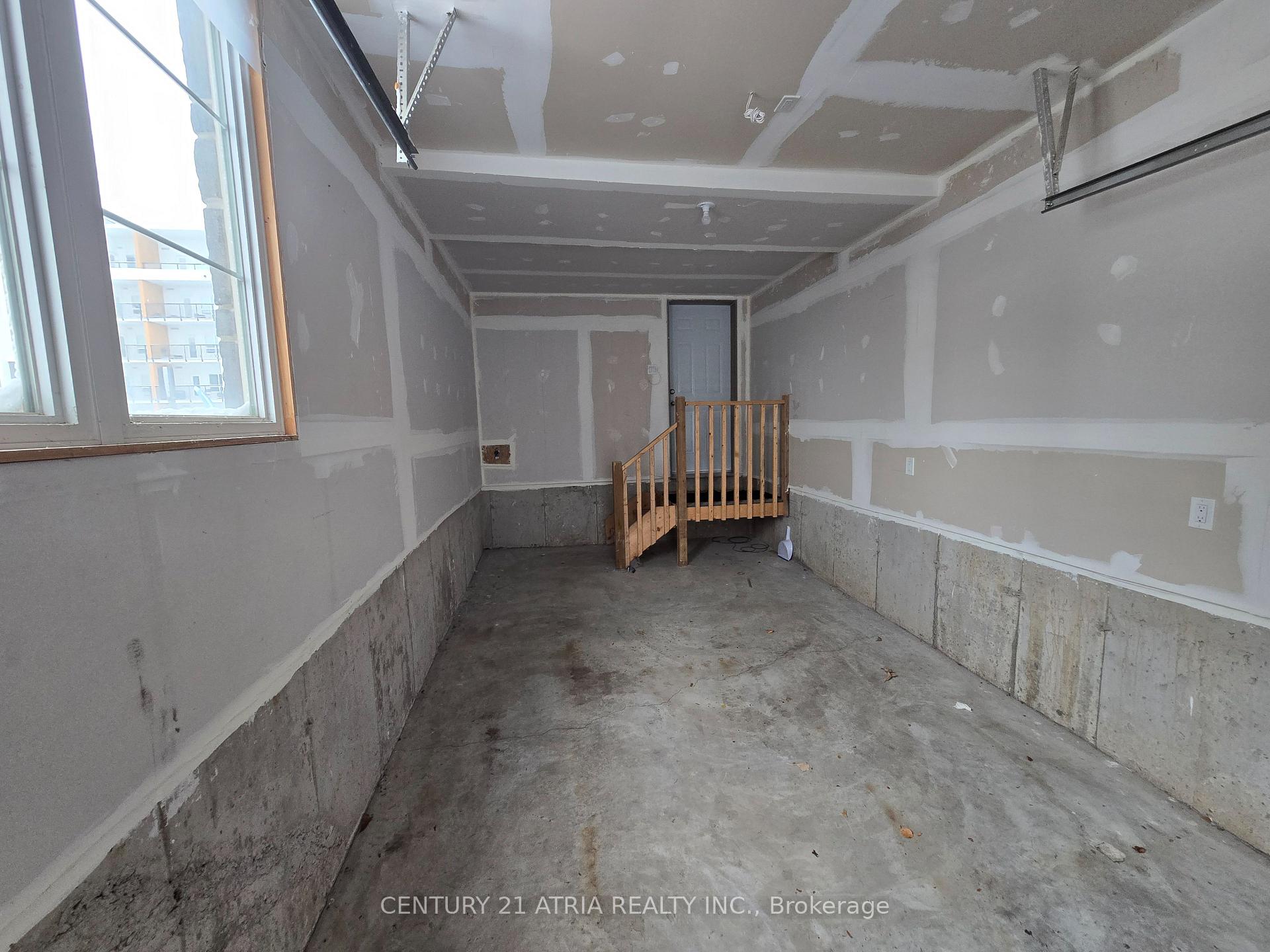 Photo 20 of 203 West Oak Trail S, Kitchener, Rosenburg — HOMEH