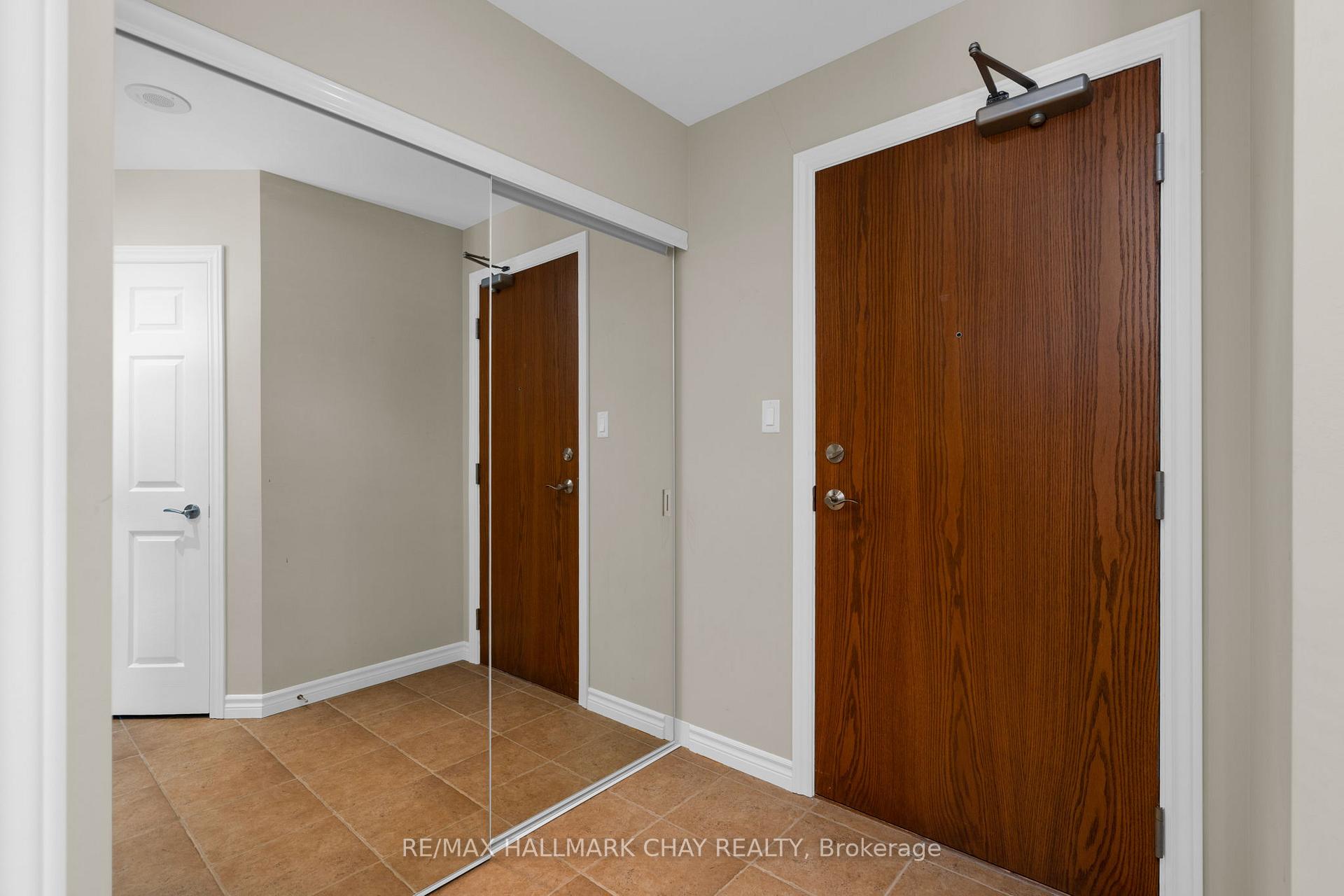 Photo 4 of Unit 1401, 33 Ellen Street, Barrie, City Centre — HOMEH