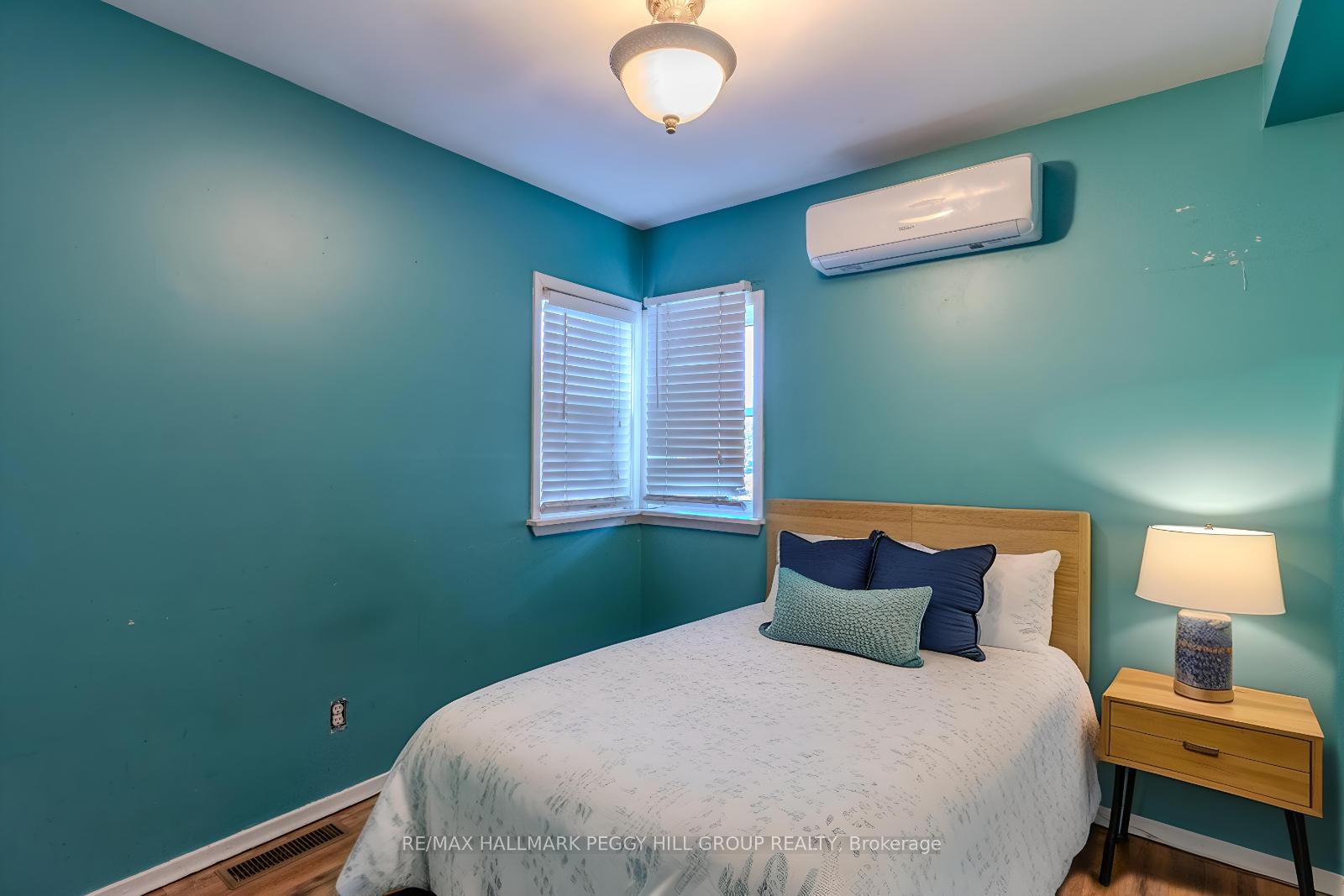 Photo 4 of 44 Centre Street, Barrie, Allandale — HOMEH
