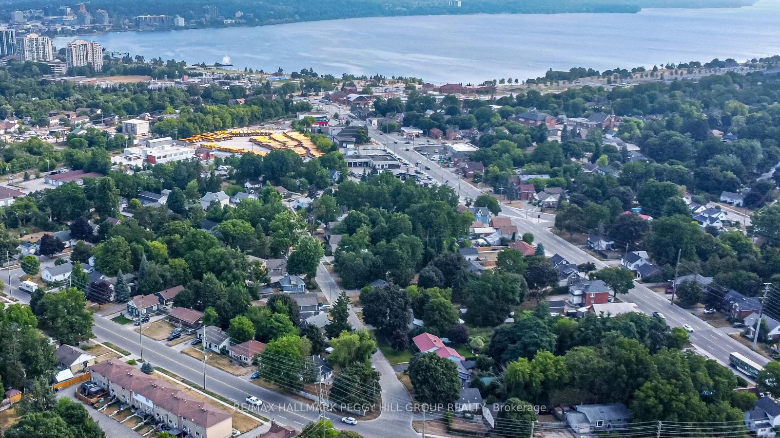 Photo 10 of 44 Centre Street, Barrie, Allandale — HOMEH