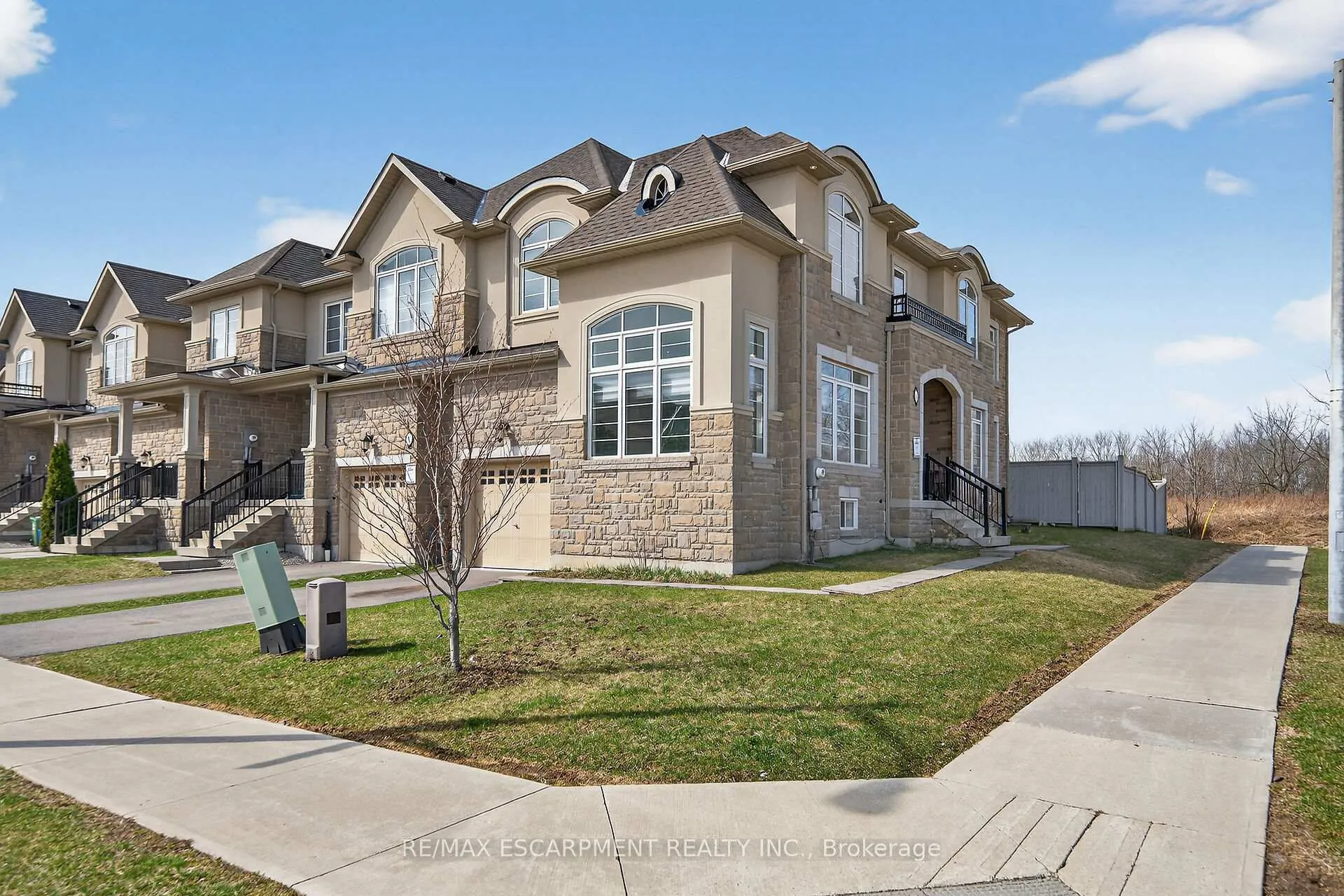 Photo 1 of 140 Robertson Road, Hamilton, Meadowlands — HOMEH
