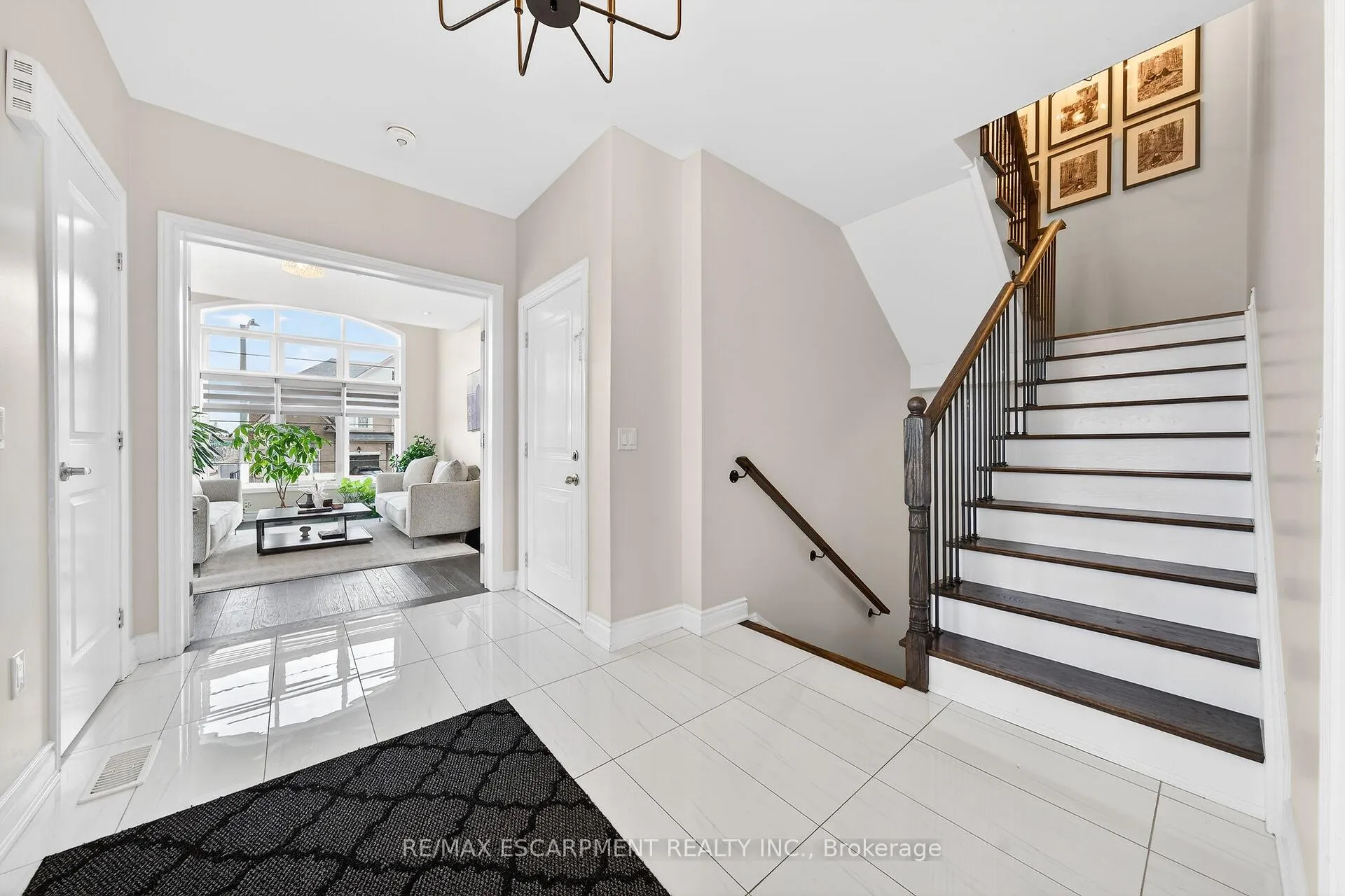Photo 5 of 140 Robertson Road, Hamilton, Meadowlands — HOMEH