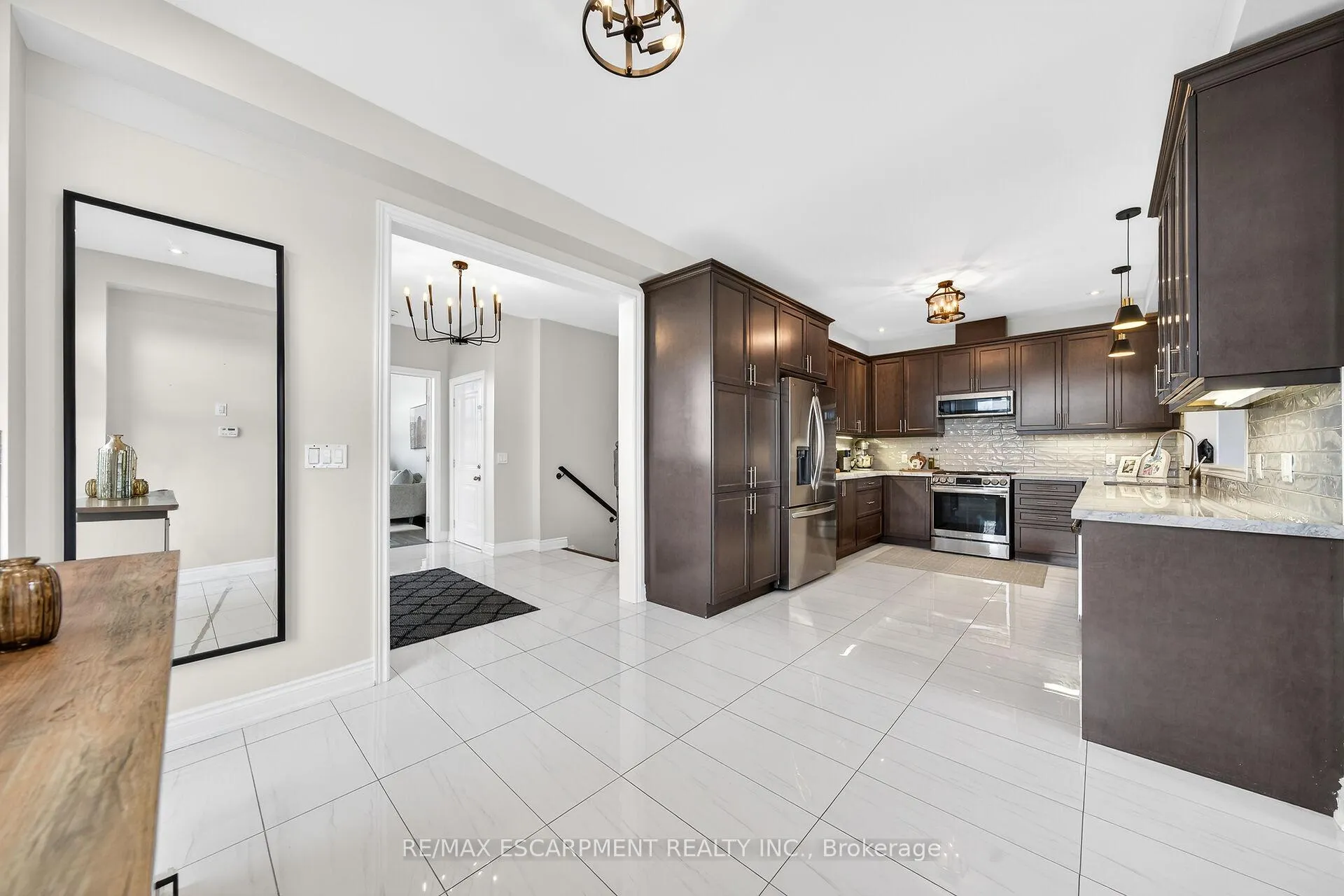 Photo 9 of 140 Robertson Road, Hamilton, Meadowlands — HOMEH
