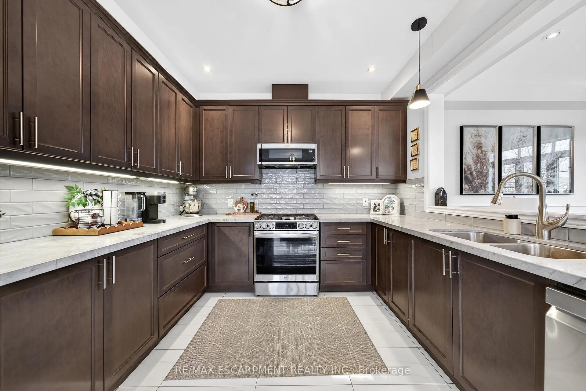 Photo 12 of 140 Robertson Road, Hamilton, Meadowlands — HOMEH