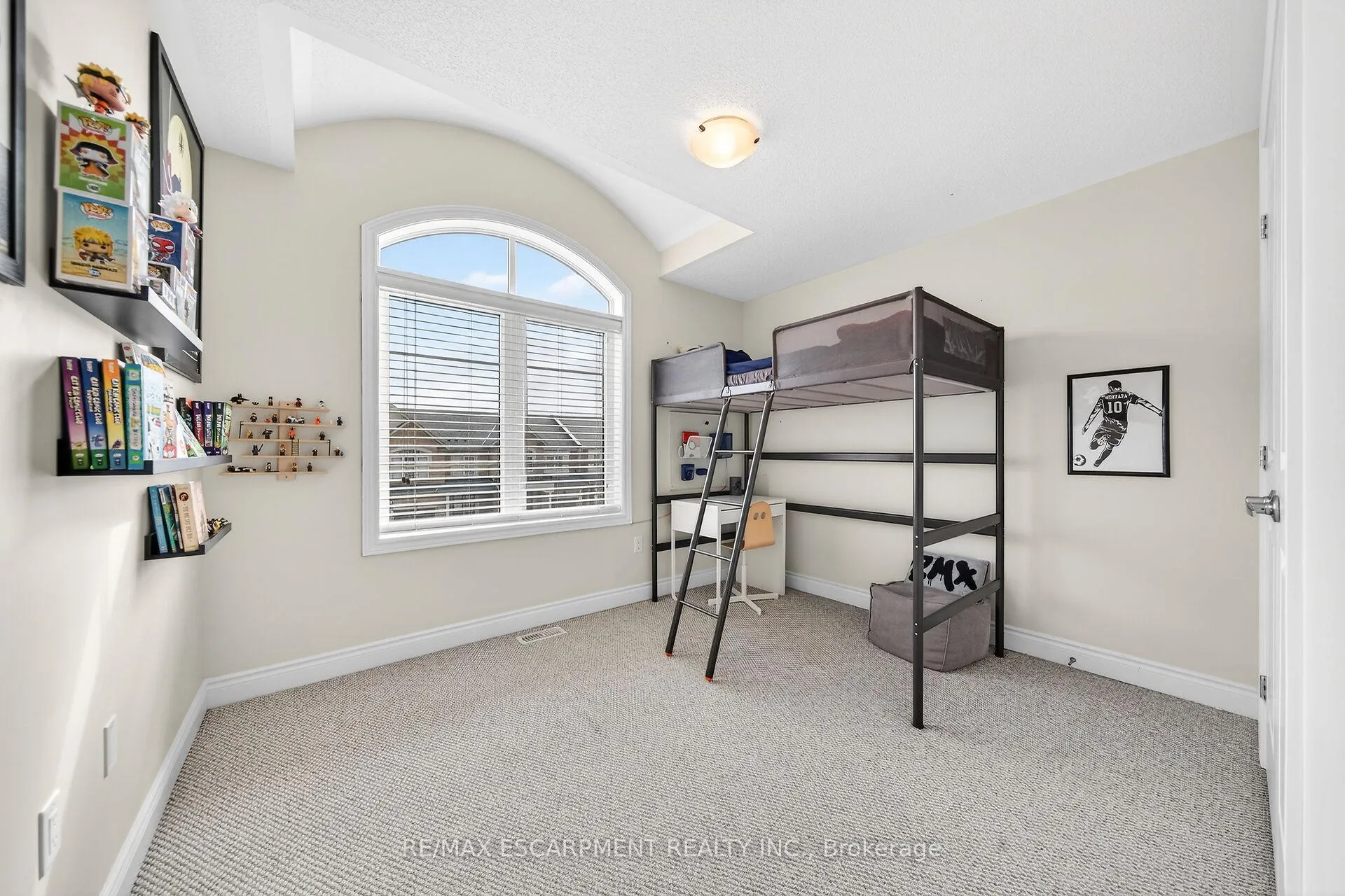 Photo 24 of 140 Robertson Road, Hamilton, Meadowlands — HOMEH