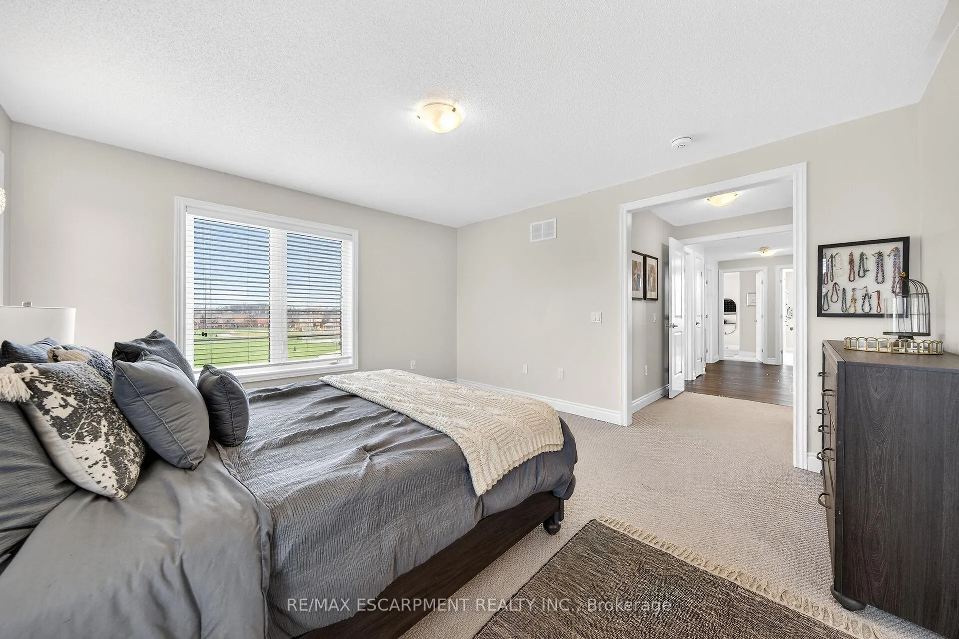 Photo 32 of 140 Robertson Road, Hamilton, Meadowlands — HOMEH
