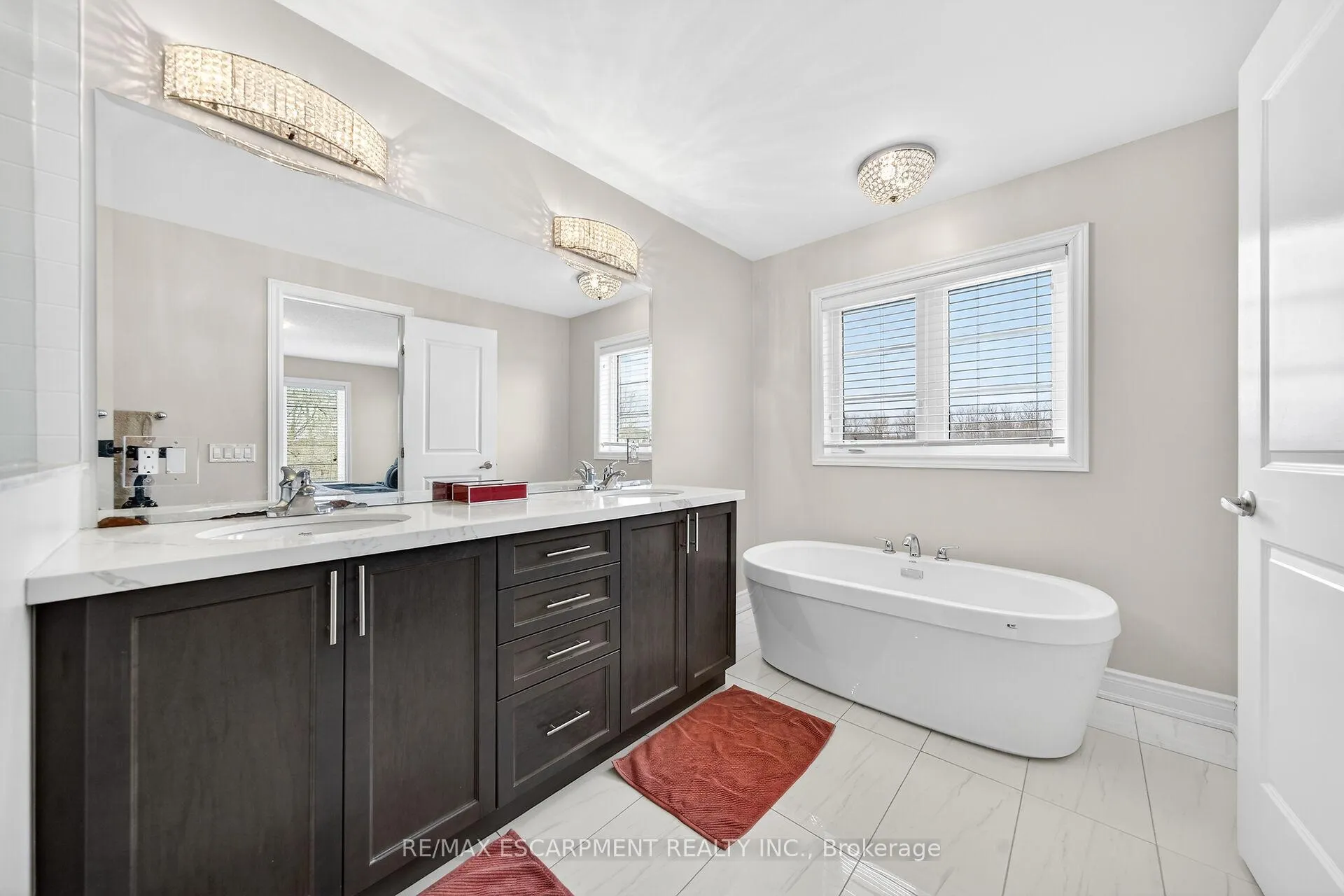 Photo 35 of 140 Robertson Road, Hamilton, Meadowlands — HOMEH