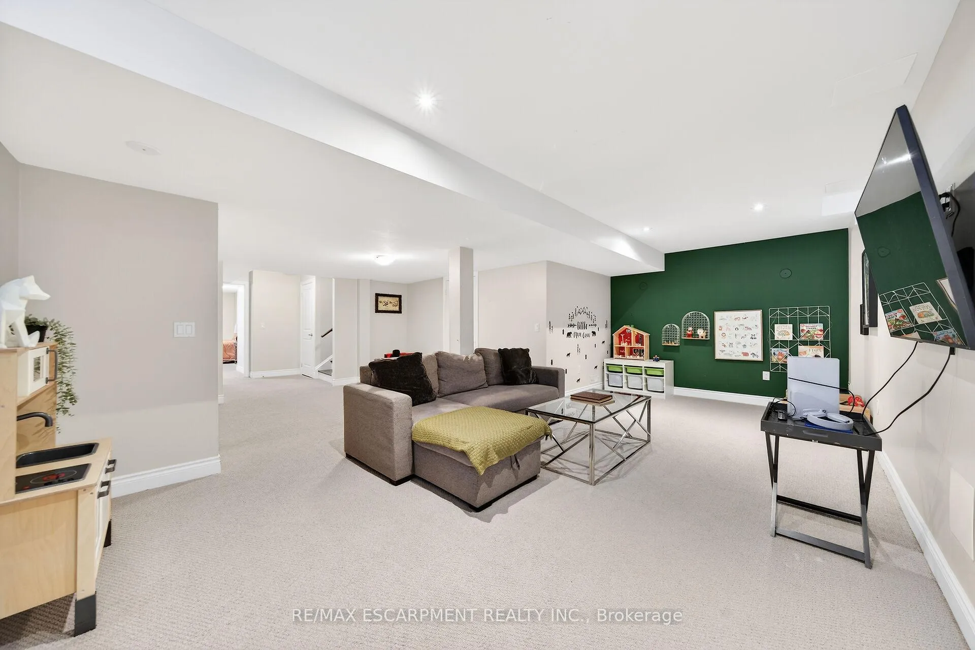 Photo 38 of 140 Robertson Road, Hamilton, Meadowlands — HOMEH