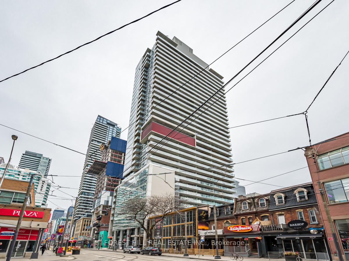 Front of Unit 1801, 375 King Street W
