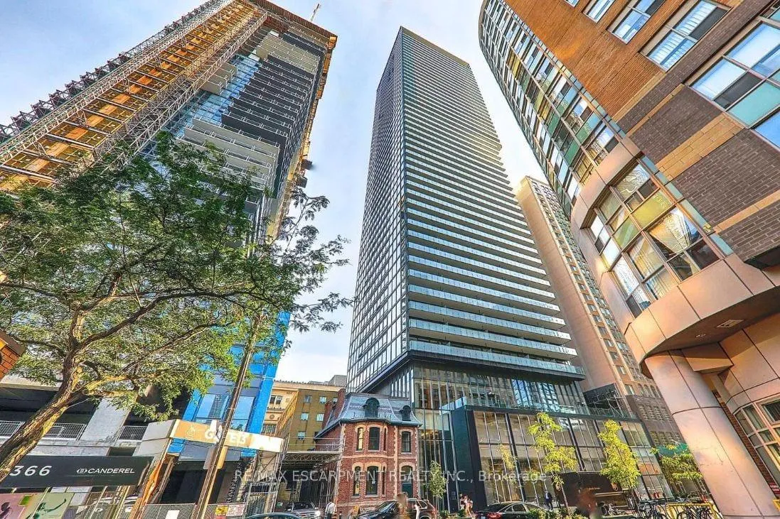 Front of Unit 1809, 15 Grenville Street N