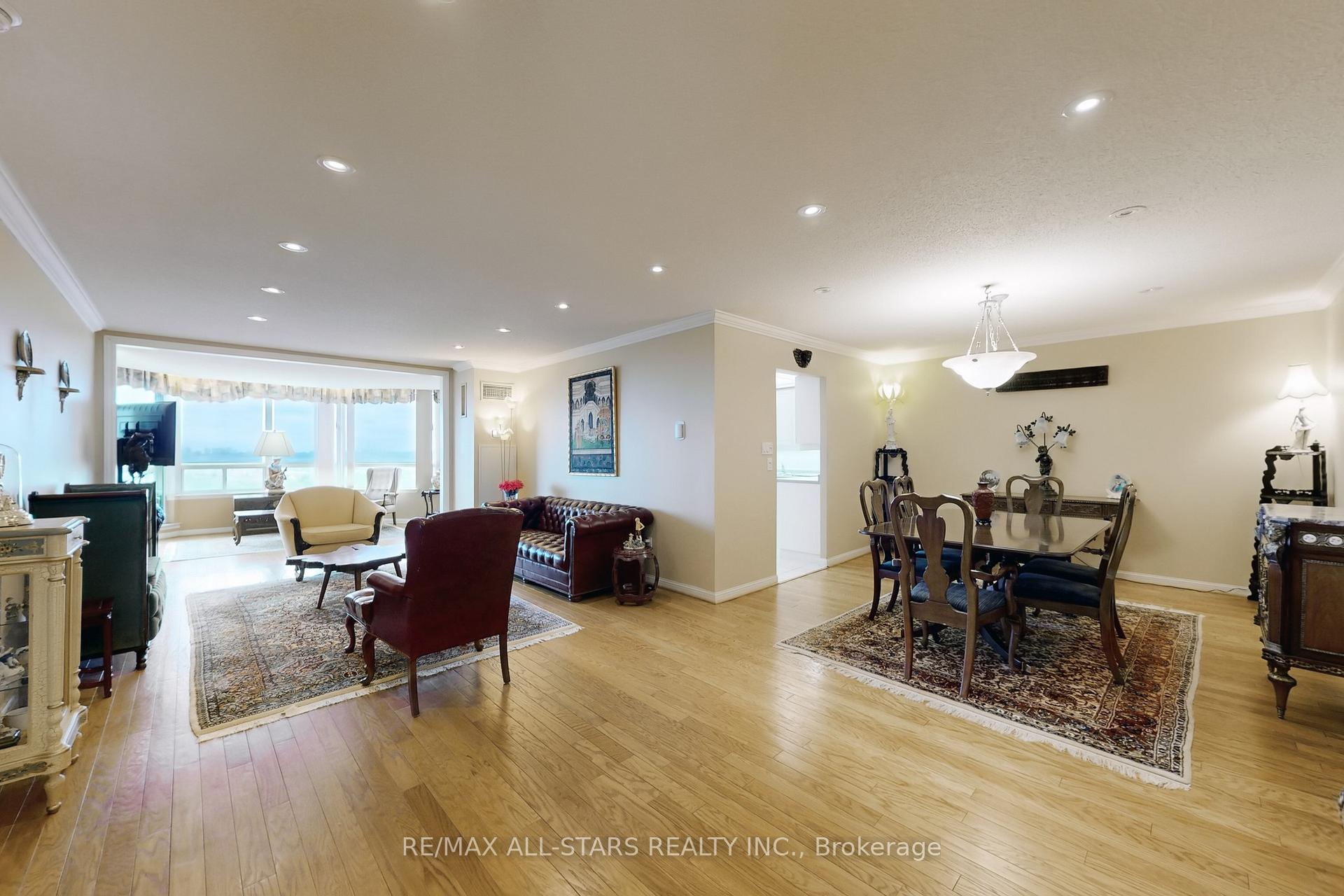 Photo 6 of Unit 1506, 610 Bullock Drive, Markham, Markville — HOMEH