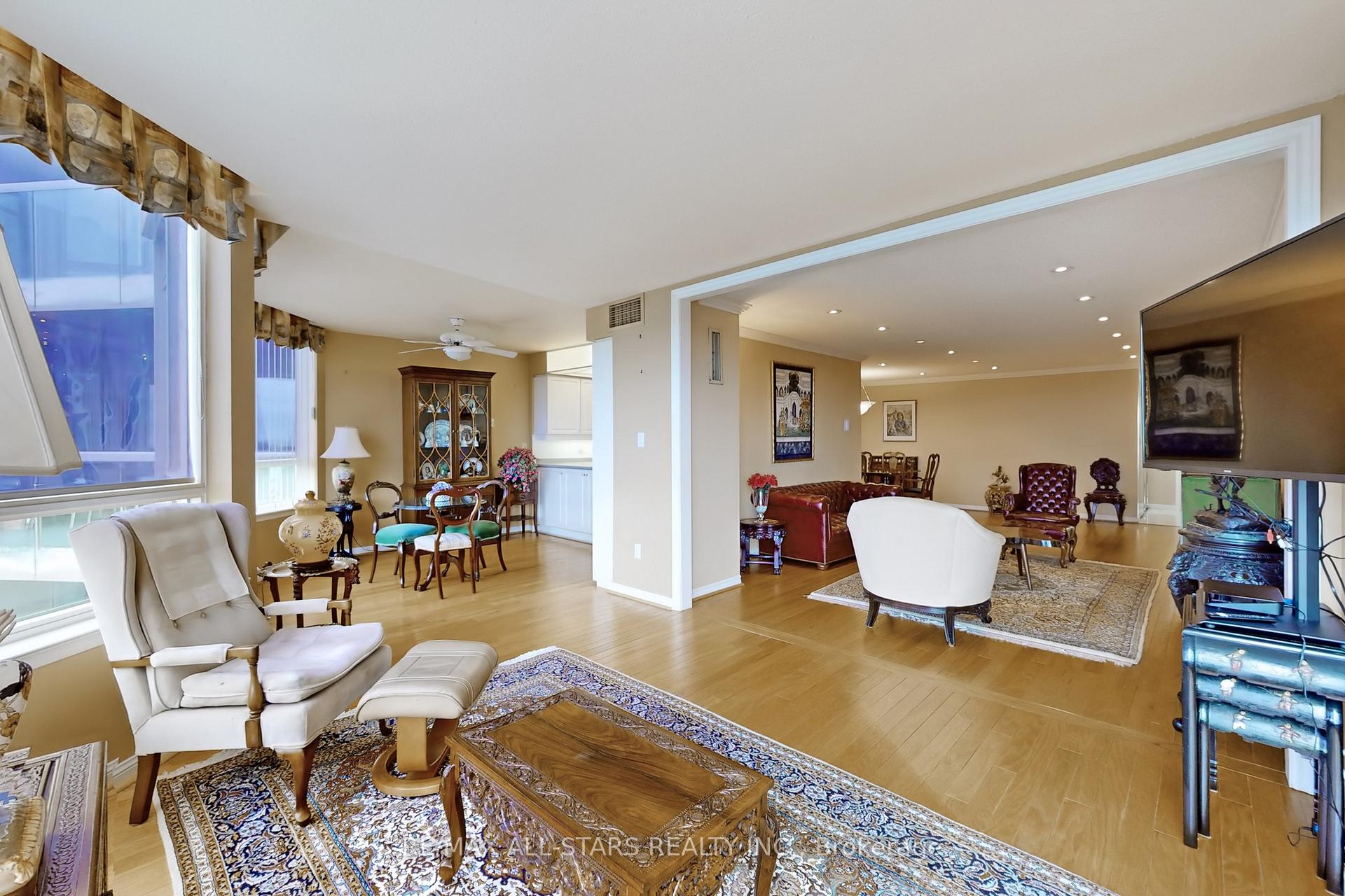 Photo 10 of Unit 1506, 610 Bullock Drive, Markham, Markville — HOMEH