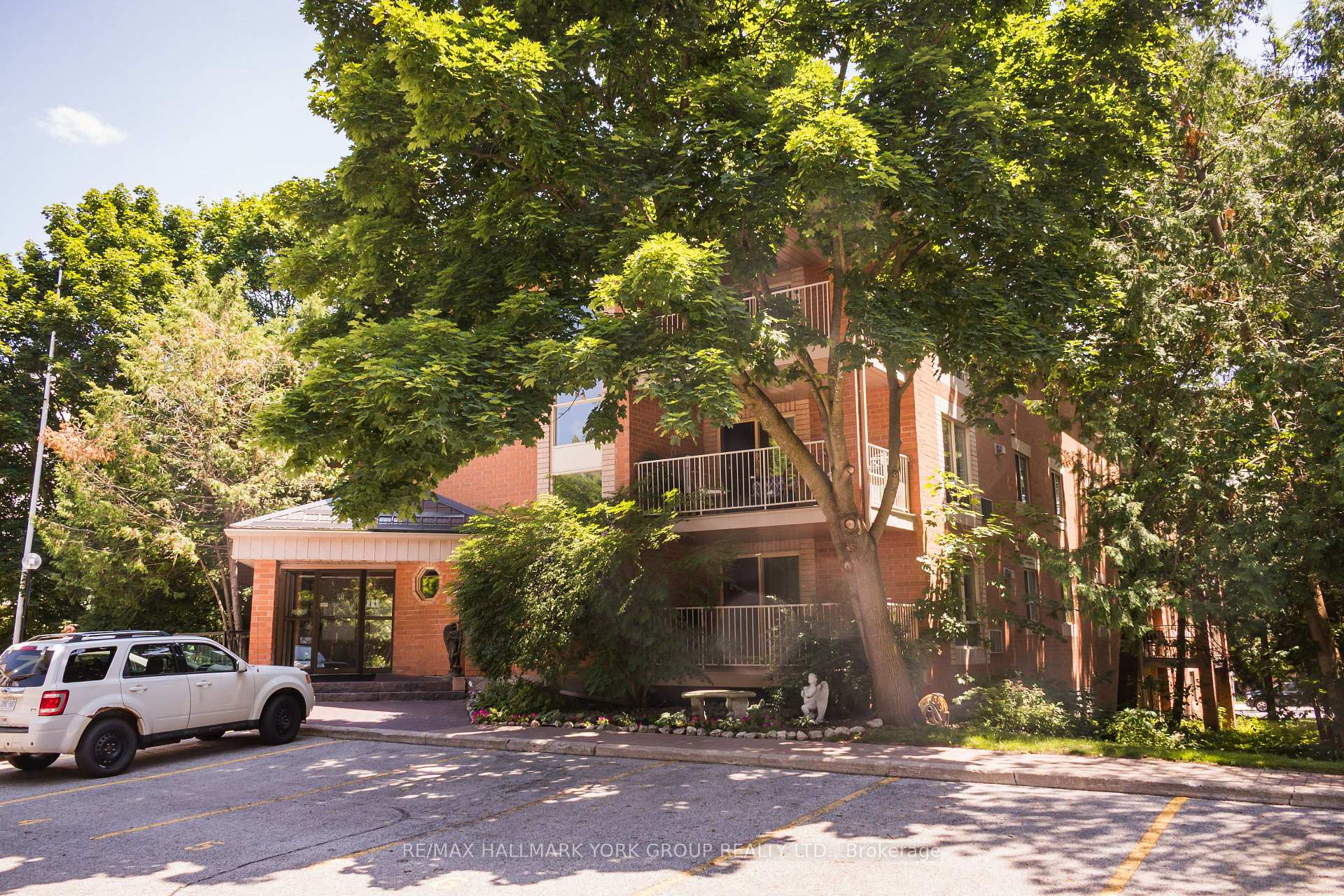 Photo 1 of Unit 304, 260 Leacock Drive, Barrie, Letitia Heights — HOMEH
