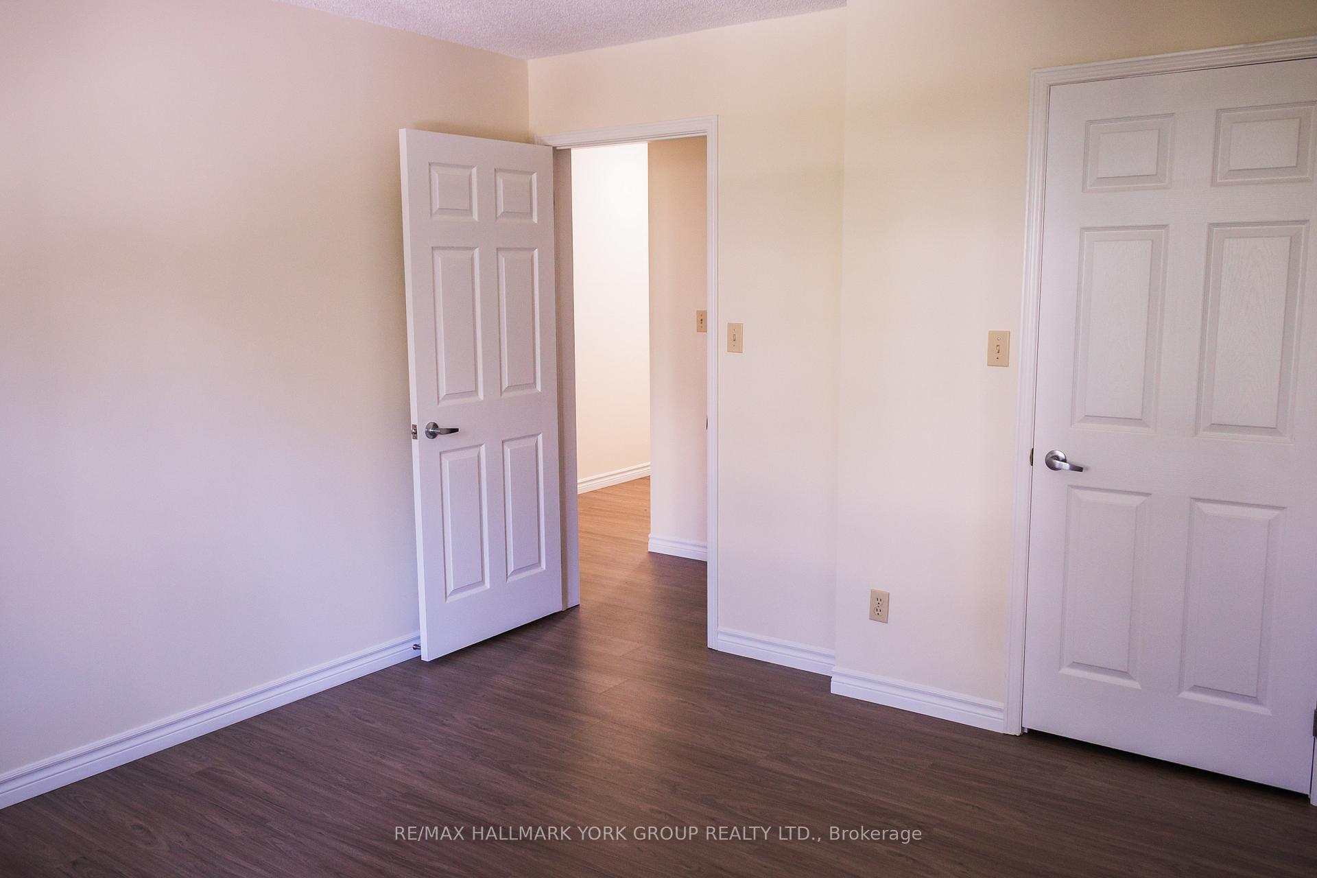 Photo 5 of Unit 304, 260 Leacock Drive, Barrie, Letitia Heights — HOMEH