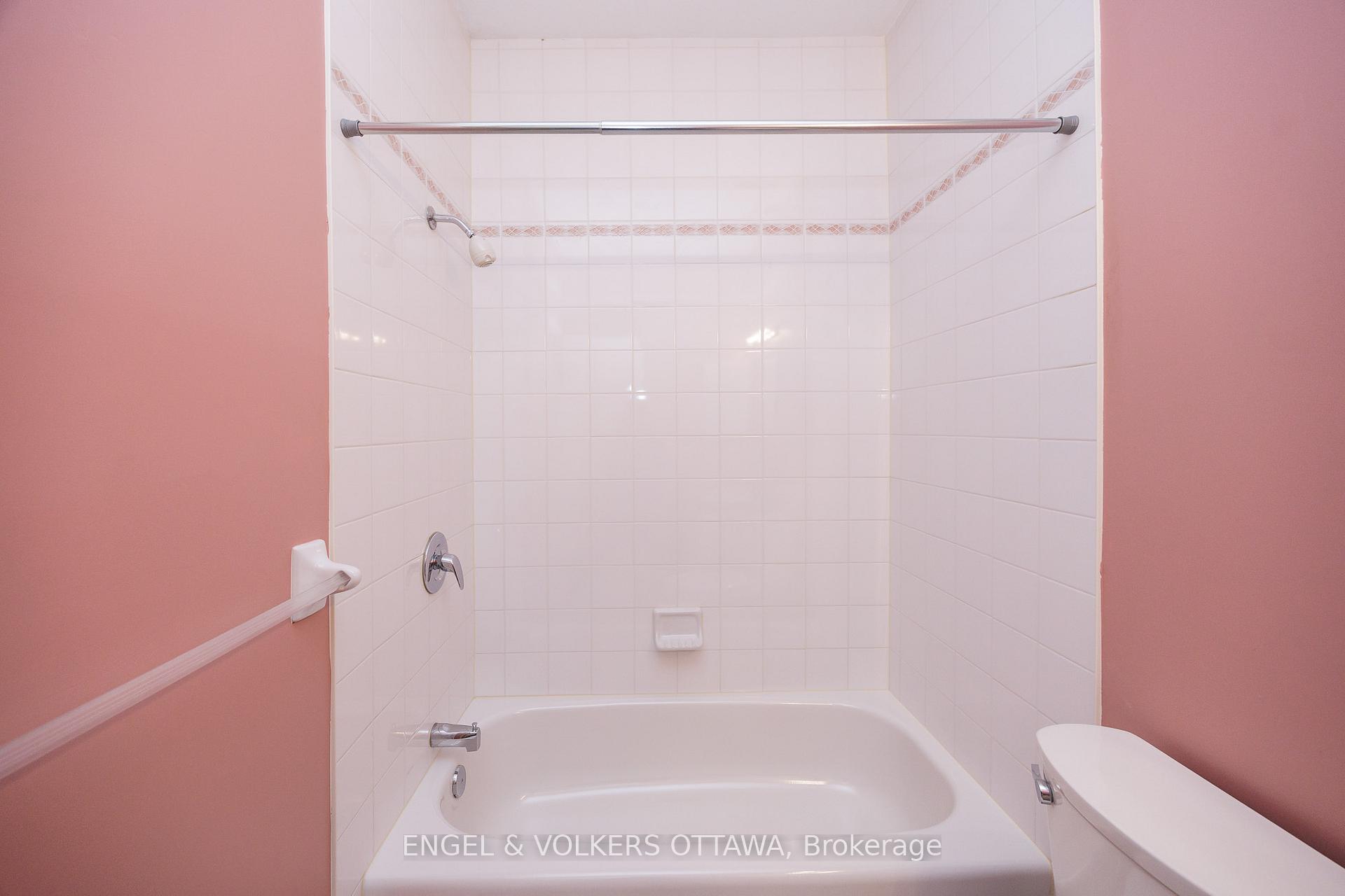 Photo 8 of 34 Briardale Crescent, Ottawa, City View/Skyline/Fisher Heights/Parkwood Hills — HOMEH