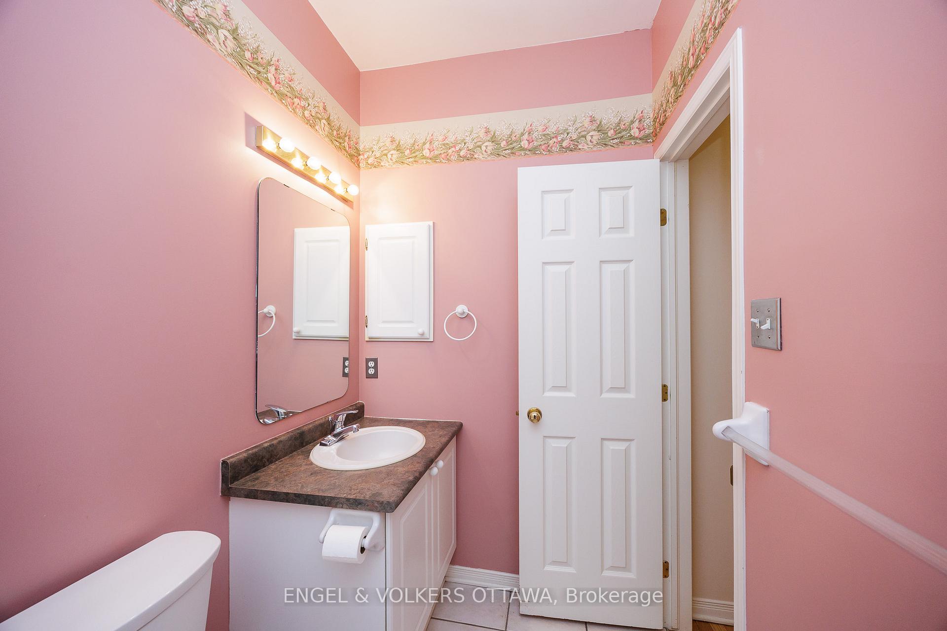 Photo 10 of 34 Briardale Crescent, Ottawa, City View/Skyline/Fisher Heights/Parkwood Hills — HOMEH