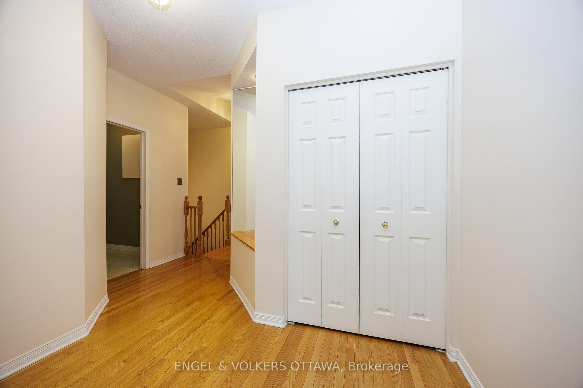 Photo 11 of 34 Briardale Crescent, Ottawa, City View/Skyline/Fisher Heights/Parkwood Hills — HOMEH