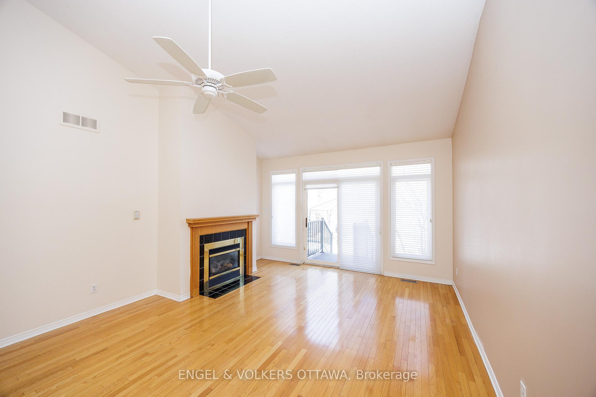 Photo 13 of 34 Briardale Crescent, Ottawa, City View/Skyline/Fisher Heights/Parkwood Hills — HOMEH
