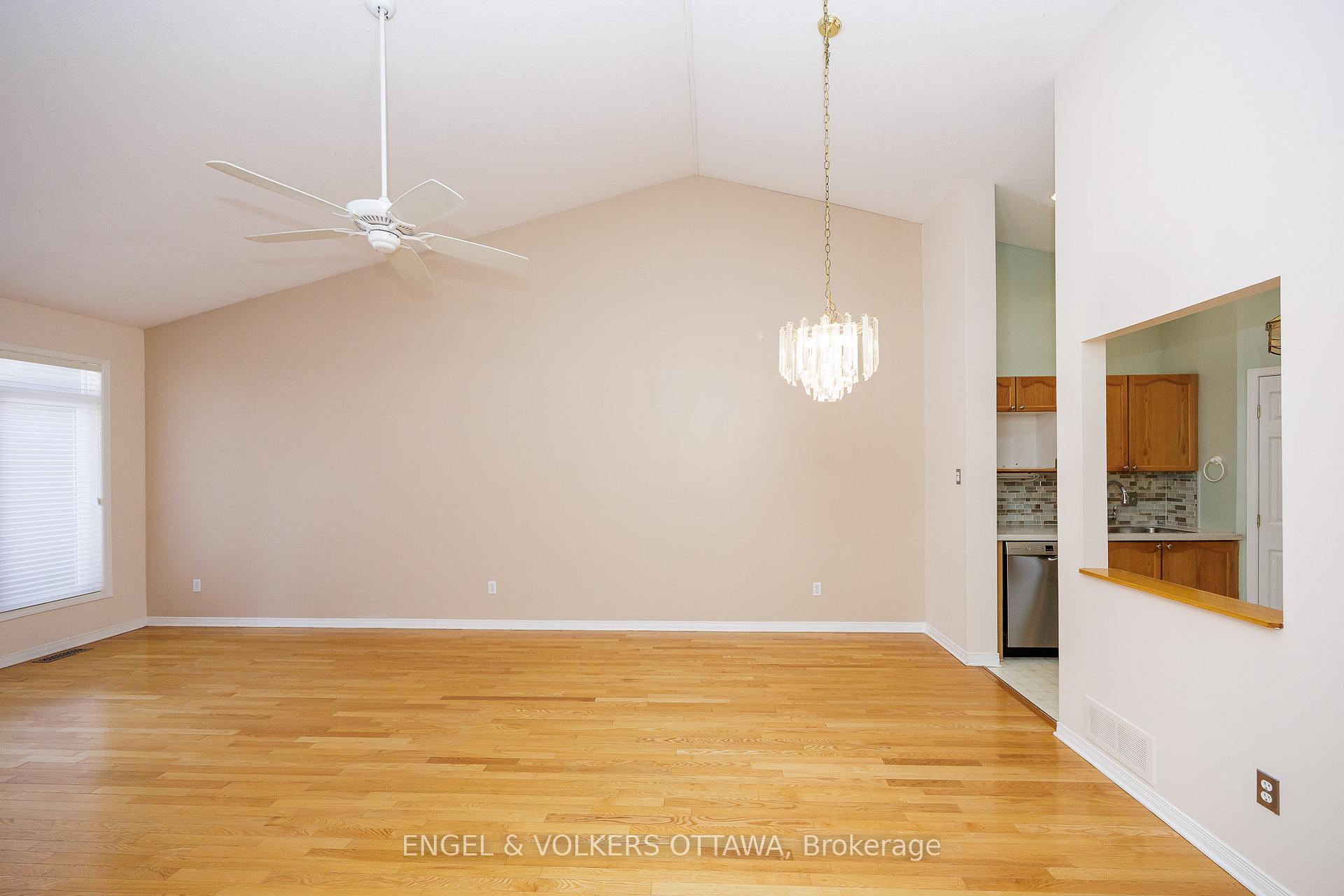 Photo 14 of 34 Briardale Crescent, Ottawa, City View/Skyline/Fisher Heights/Parkwood Hills — HOMEH
