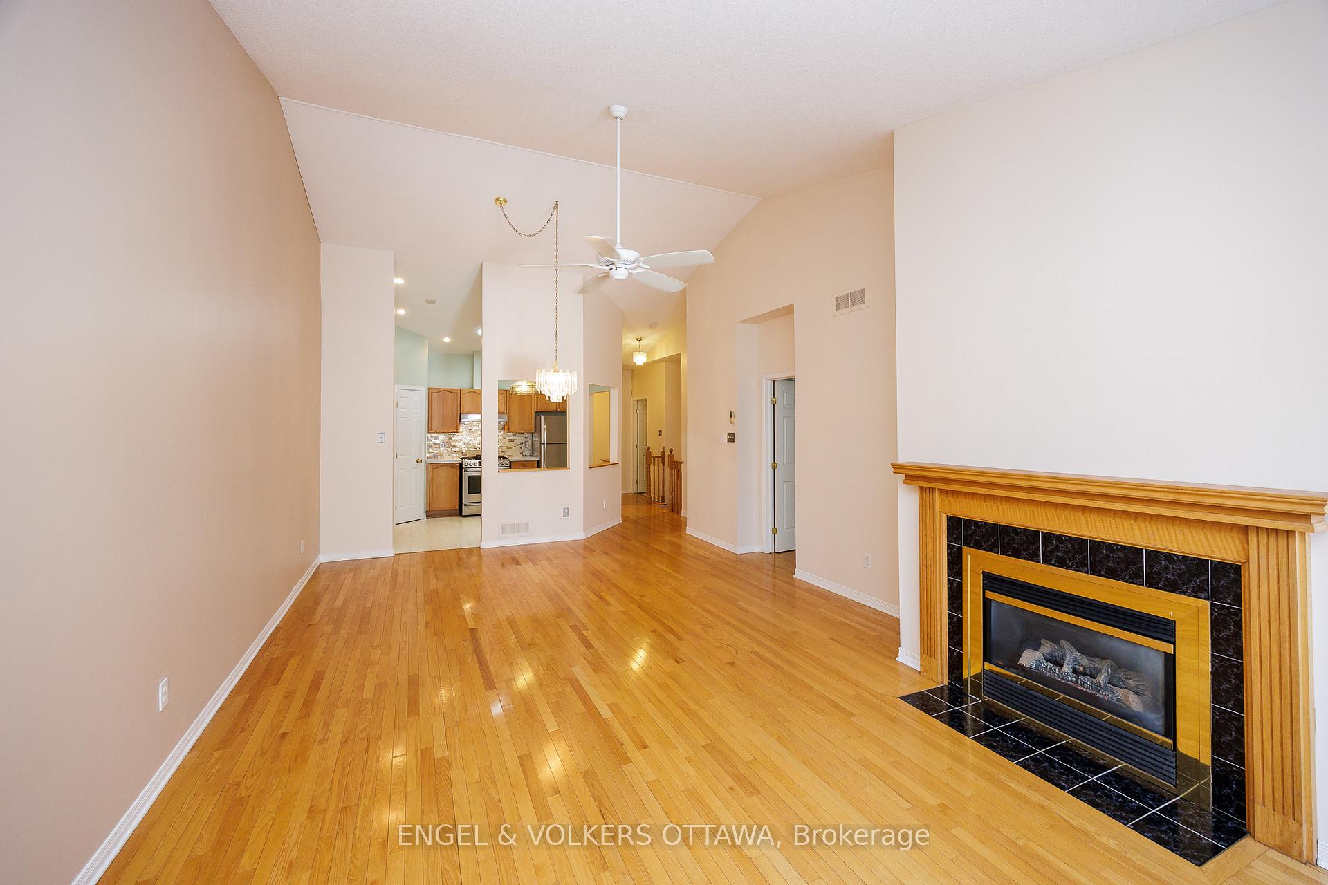Photo 16 of 34 Briardale Crescent, Ottawa, City View/Skyline/Fisher Heights/Parkwood Hills — HOMEH