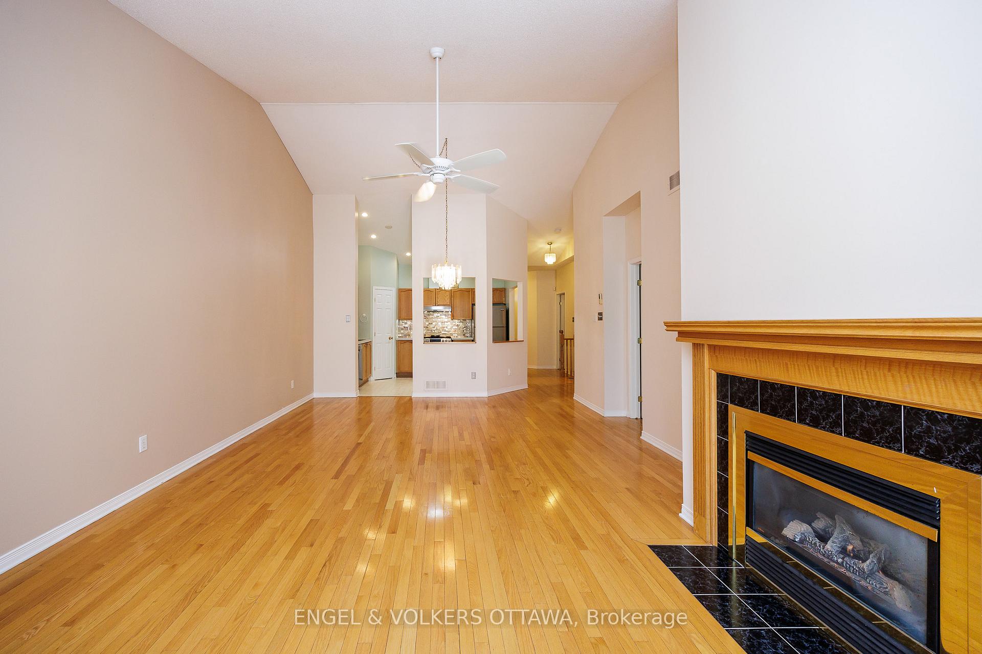 Photo 17 of 34 Briardale Crescent, Ottawa, City View/Skyline/Fisher Heights/Parkwood Hills — HOMEH