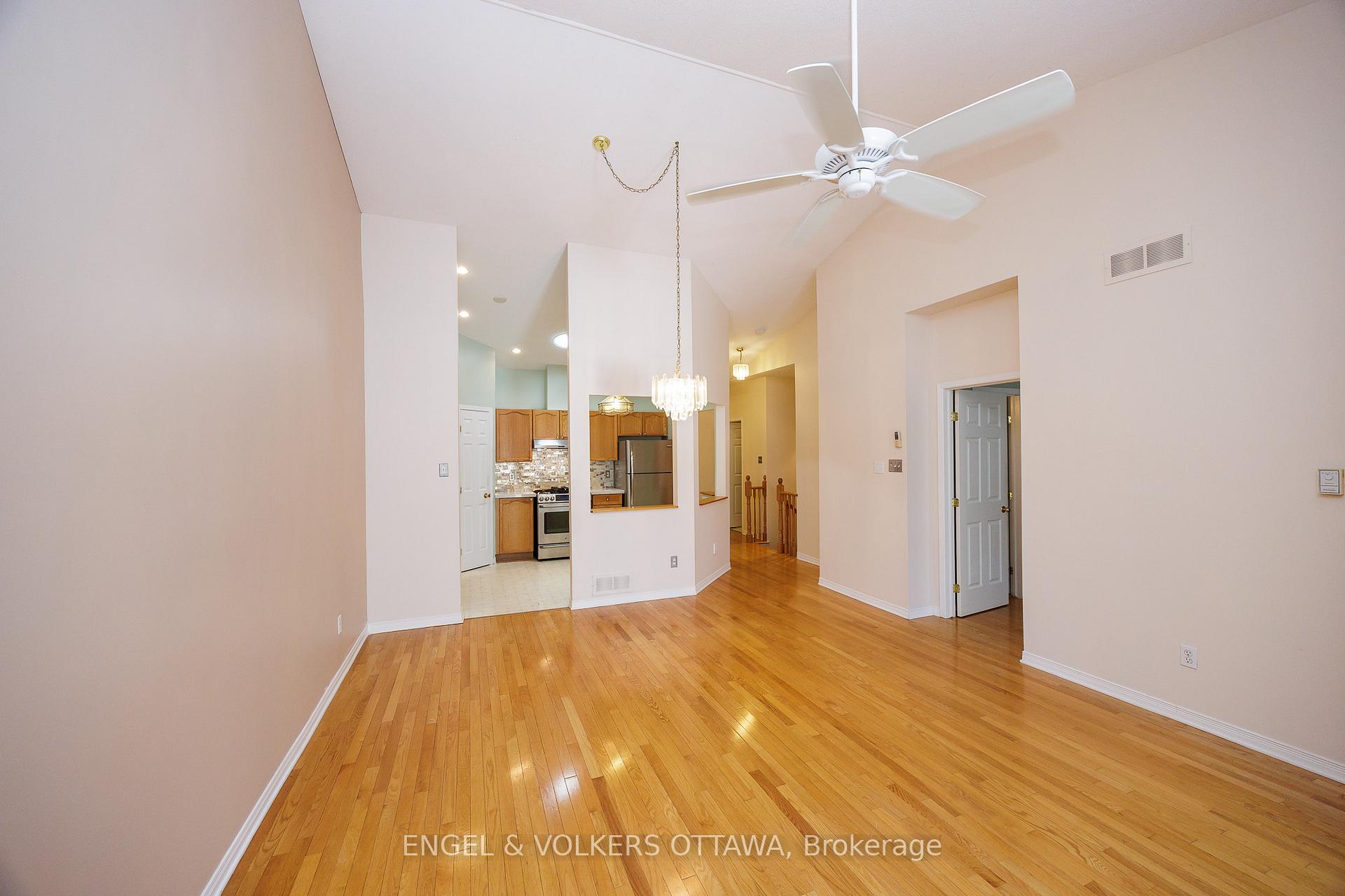 Photo 18 of 34 Briardale Crescent, Ottawa, City View/Skyline/Fisher Heights/Parkwood Hills — HOMEH