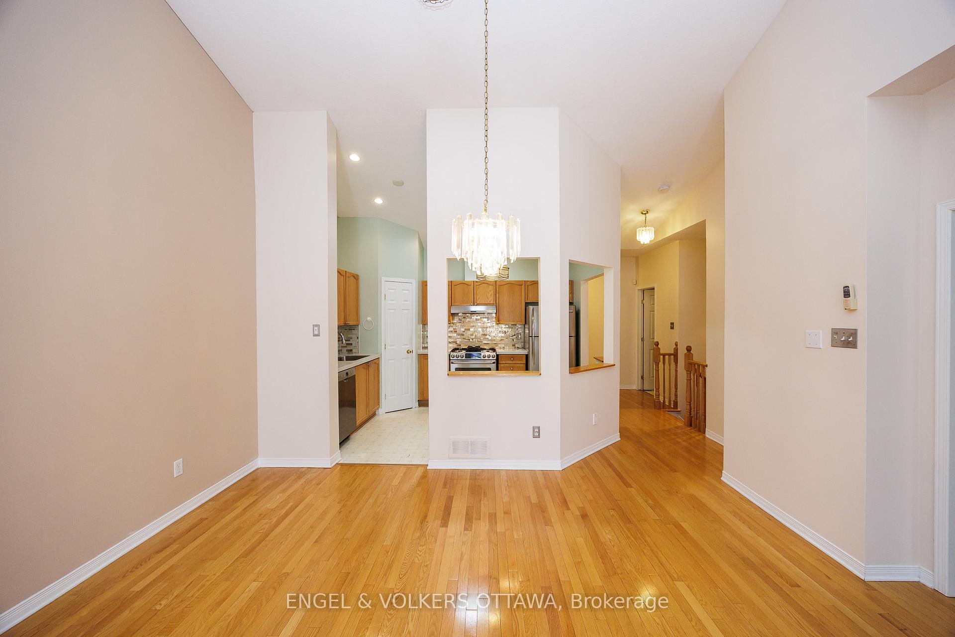 Photo 19 of 34 Briardale Crescent, Ottawa, City View/Skyline/Fisher Heights/Parkwood Hills — HOMEH