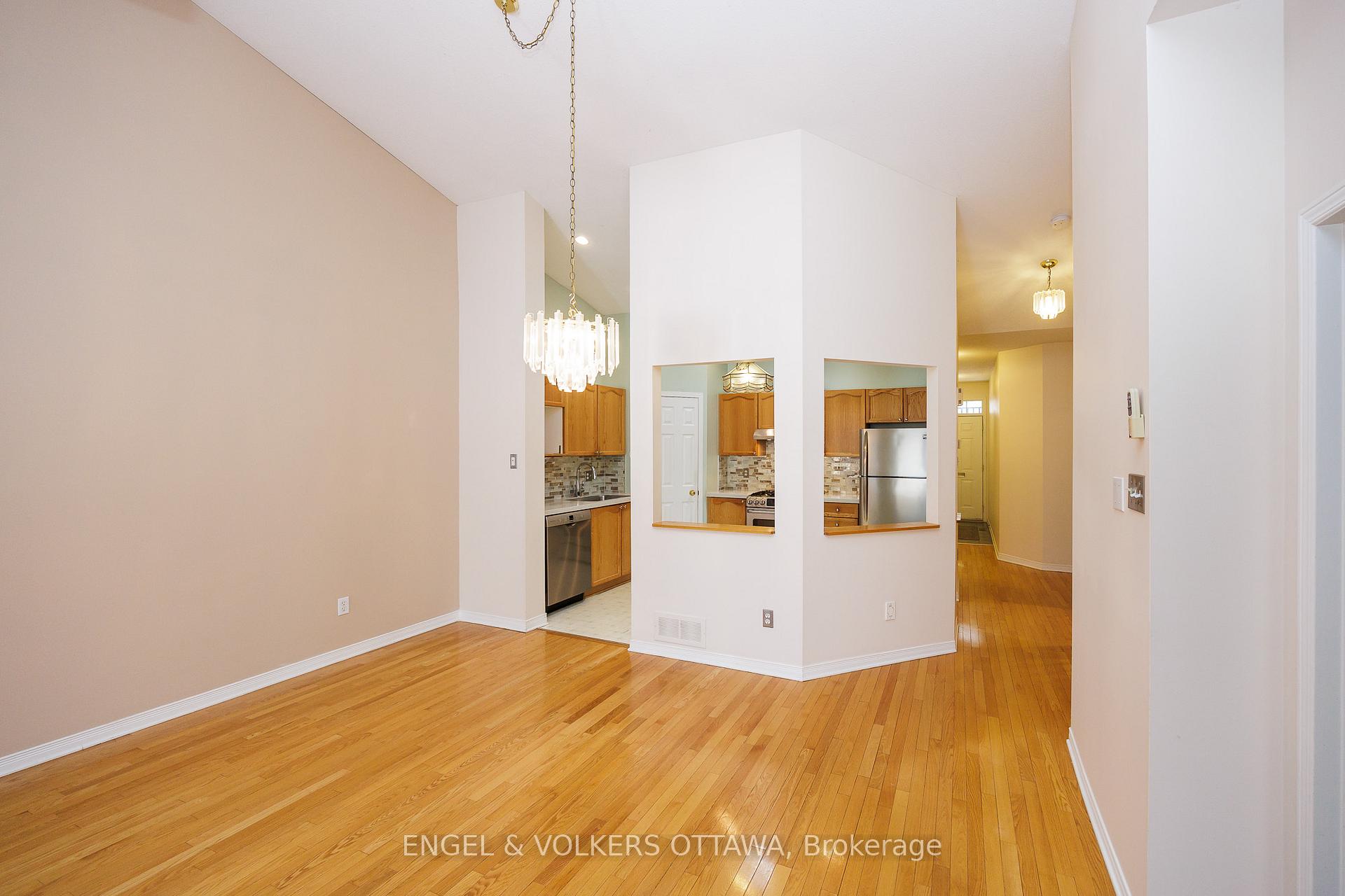 Photo 20 of 34 Briardale Crescent, Ottawa, City View/Skyline/Fisher Heights/Parkwood Hills — HOMEH