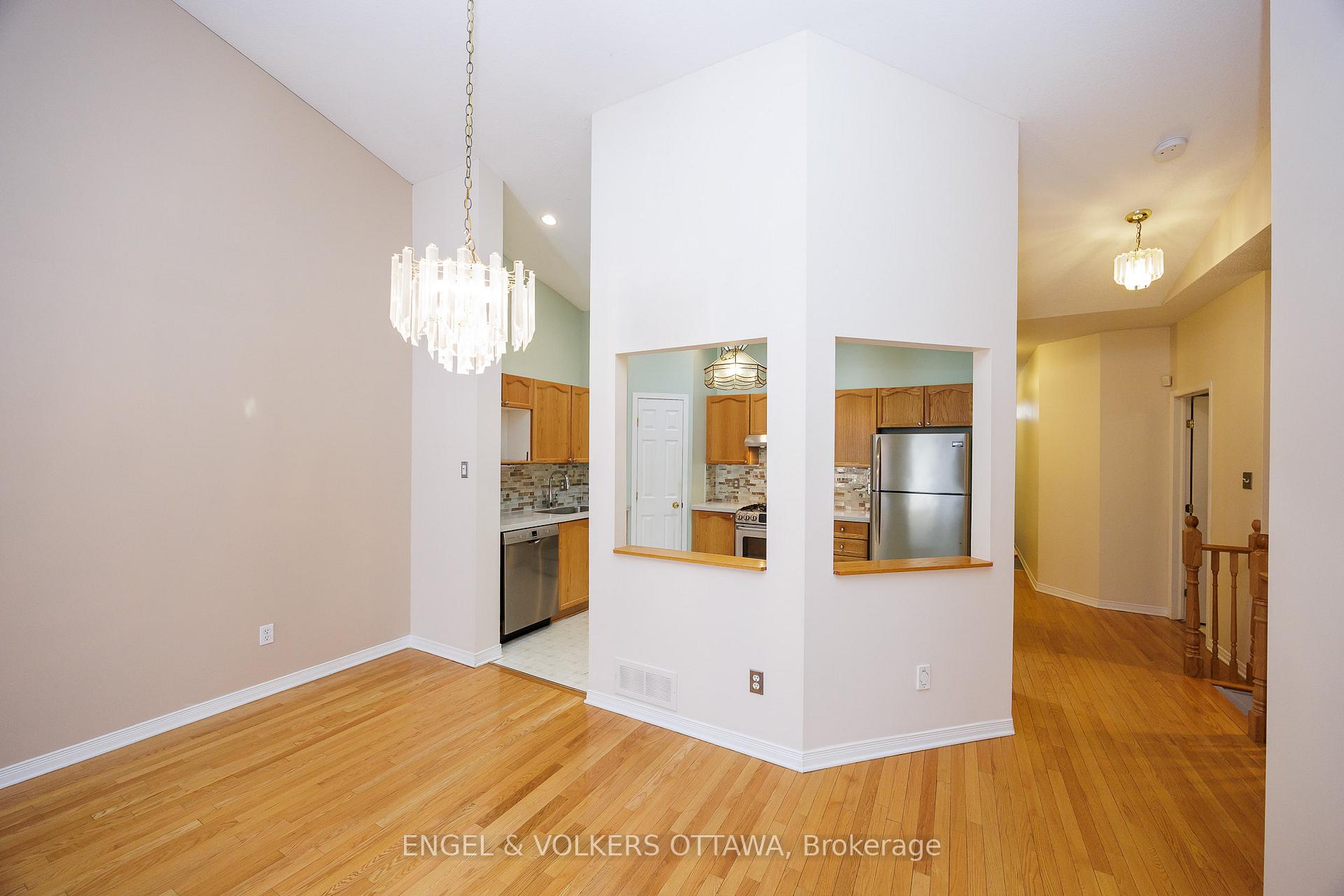 Photo 21 of 34 Briardale Crescent, Ottawa, City View/Skyline/Fisher Heights/Parkwood Hills — HOMEH