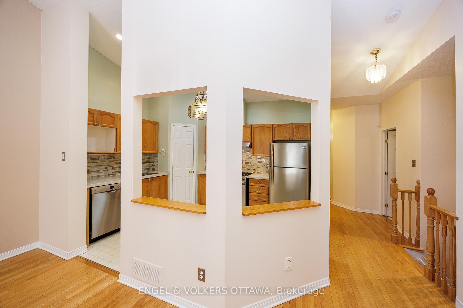 Photo 22 of 34 Briardale Crescent, Ottawa, City View/Skyline/Fisher Heights/Parkwood Hills — HOMEH