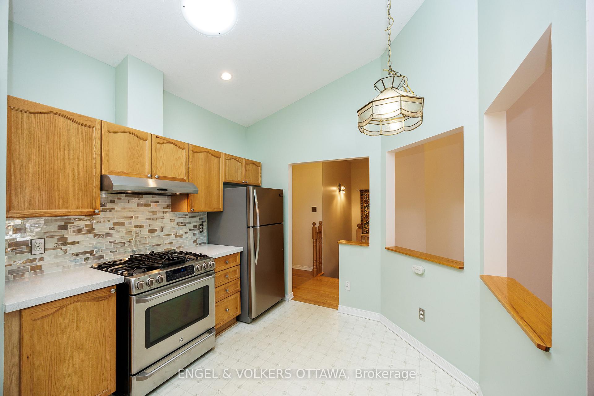 Photo 25 of 34 Briardale Crescent, Ottawa, City View/Skyline/Fisher Heights/Parkwood Hills — HOMEH
