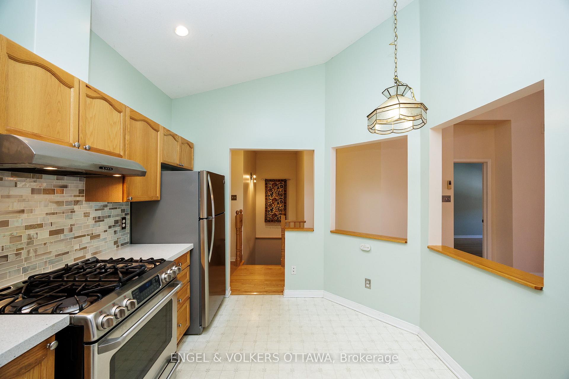 Photo 27 of 34 Briardale Crescent, Ottawa, City View/Skyline/Fisher Heights/Parkwood Hills — HOMEH