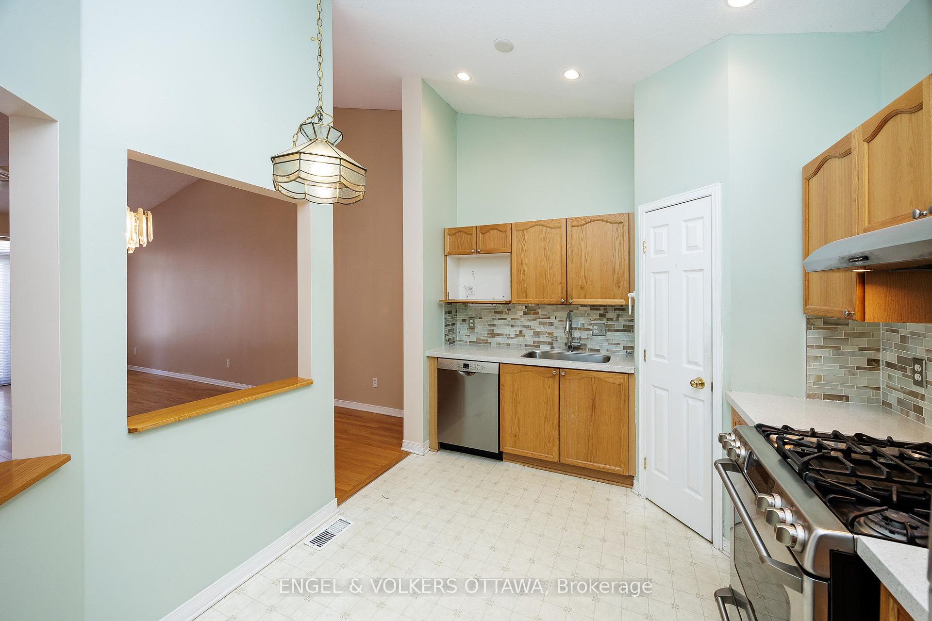 Photo 26 of 34 Briardale Crescent, Ottawa, City View/Skyline/Fisher Heights/Parkwood Hills — HOMEH